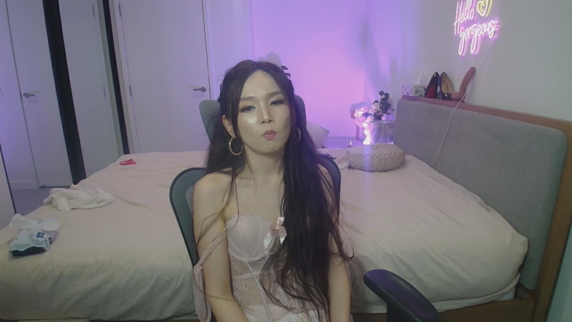 Gallery image thumbnail from HannaElite's myfreecams stream on, 04/30/2026, 12:23 image 11 of 20
