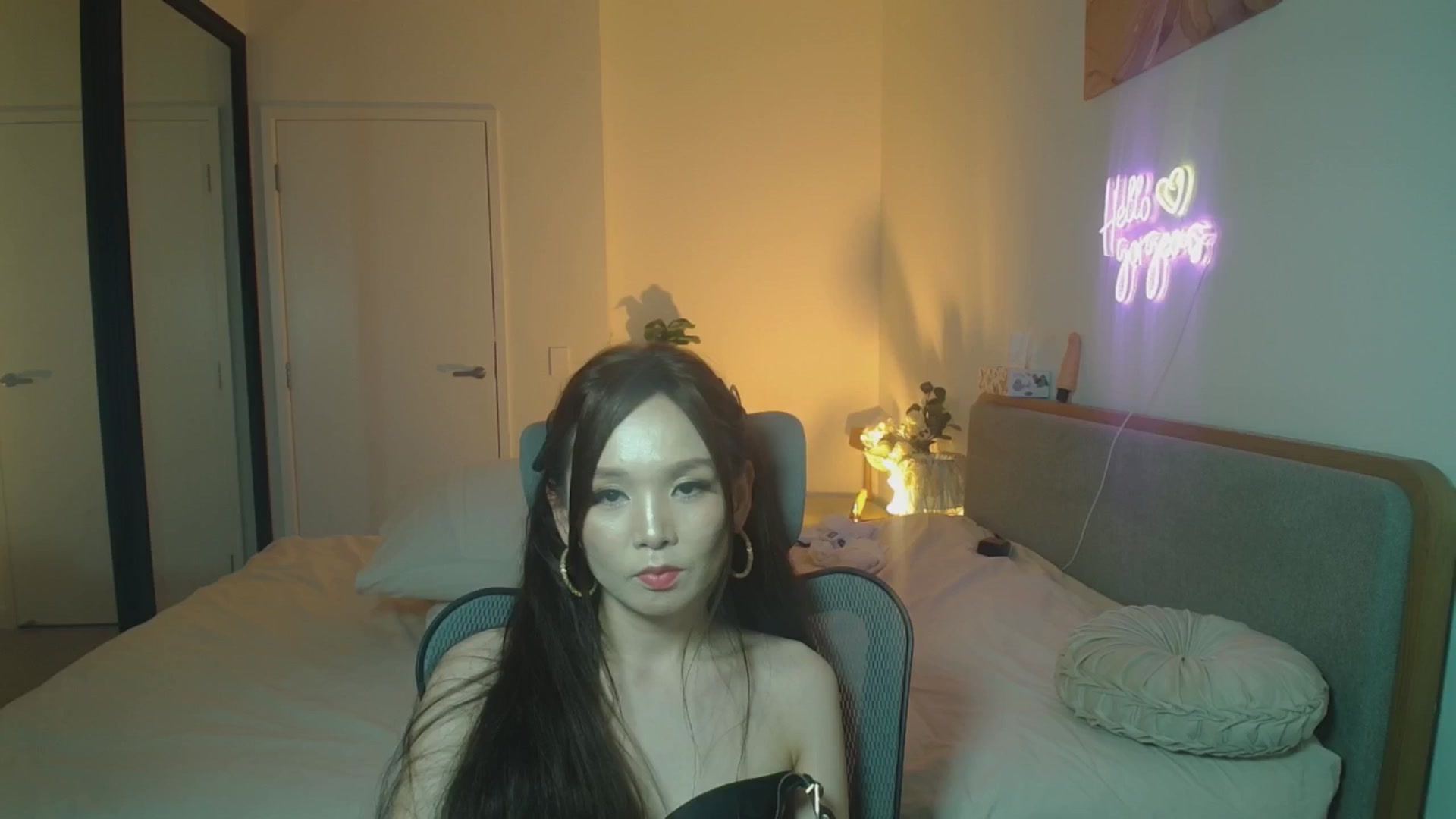 Gallery image thumbnail from HannaElite's myfreecams stream on, 05/01/2026, 11:47 image 19 of 20