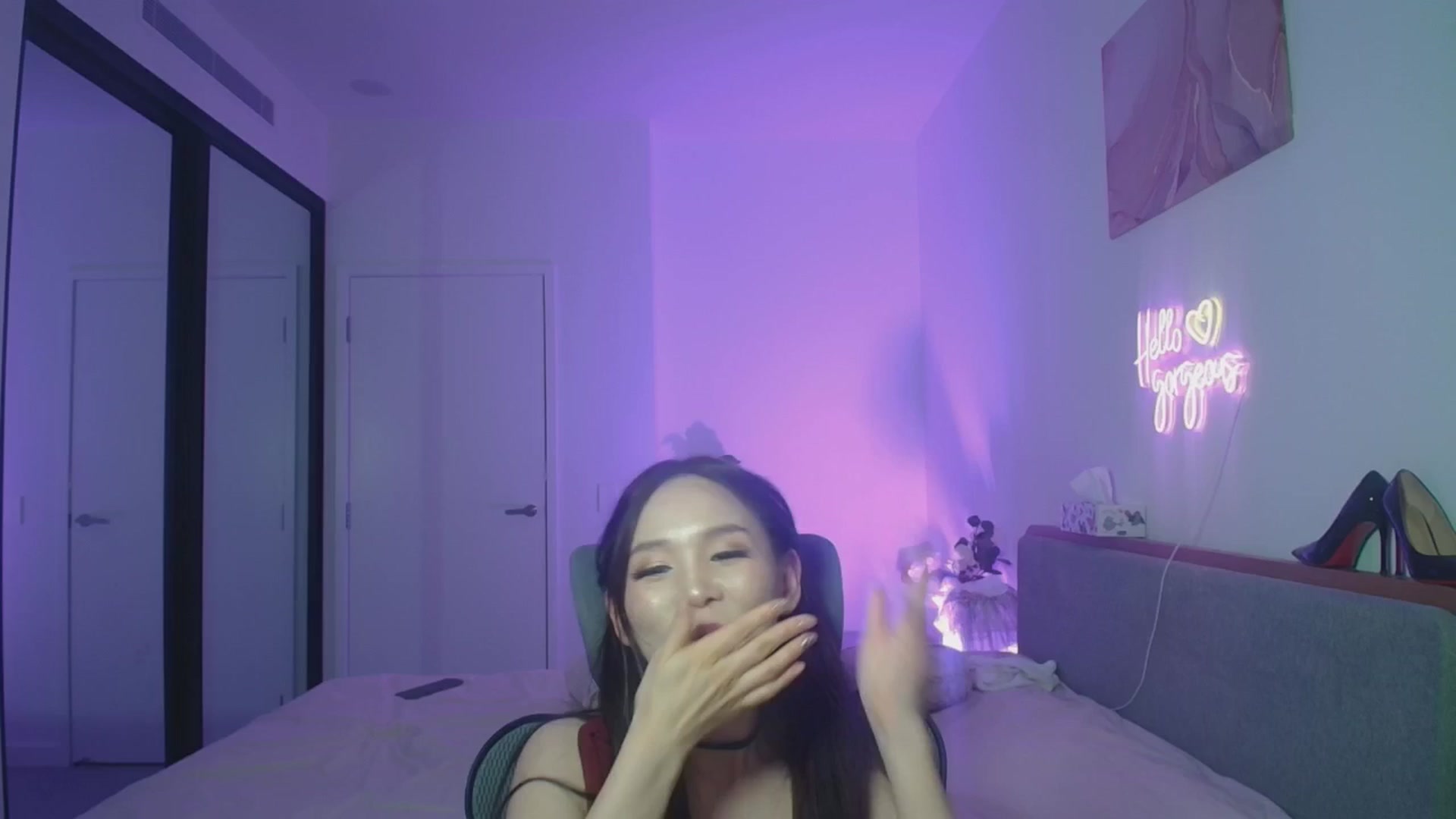 Gallery image thumbnail from HannaElite's myfreecams stream on, 05/03/2026, 08:37 image 4 of 20