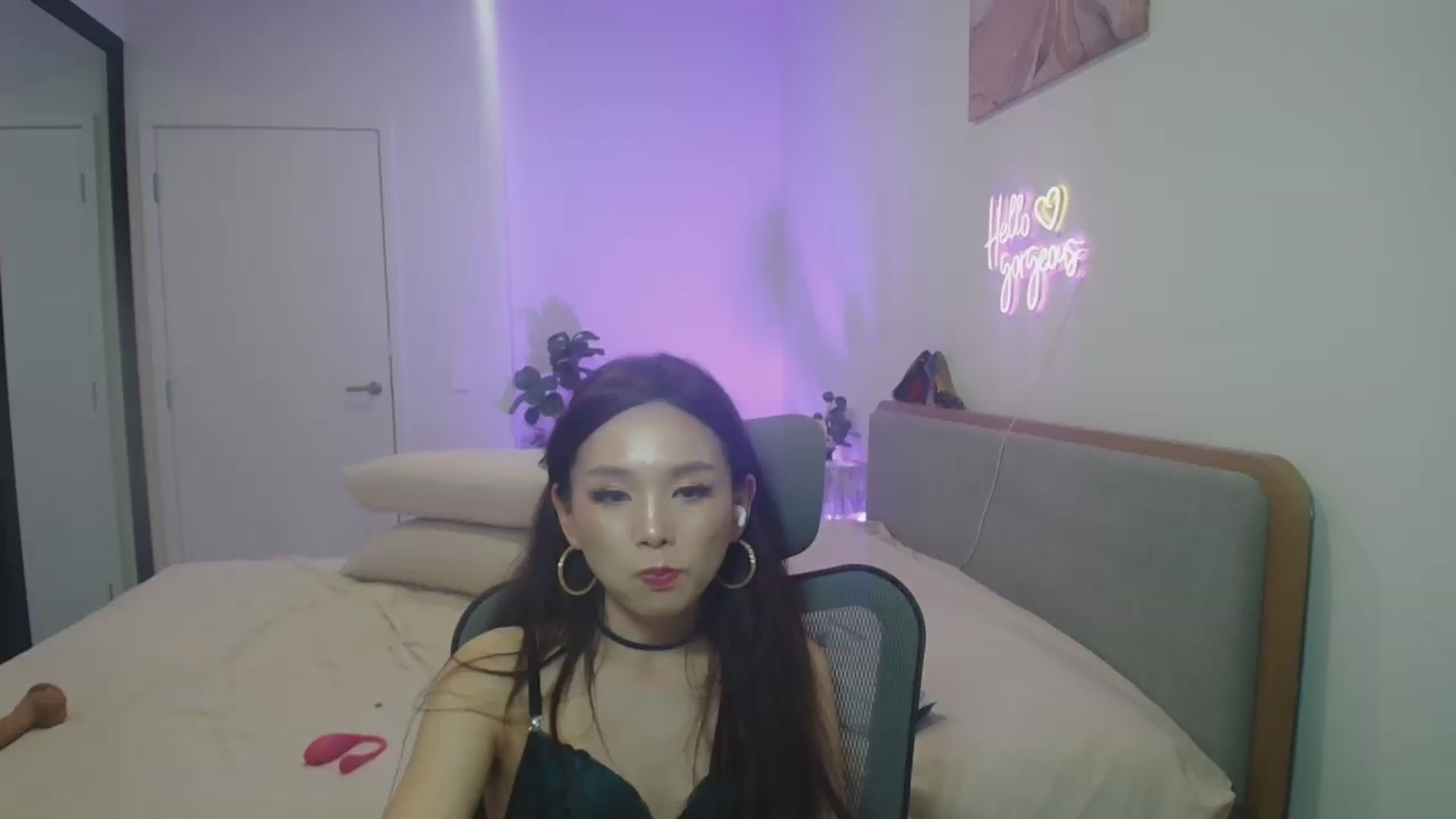 Gallery image thumbnail from HannaElite's myfreecams stream on, 05/04/2026, 10:42 image 15 of 20