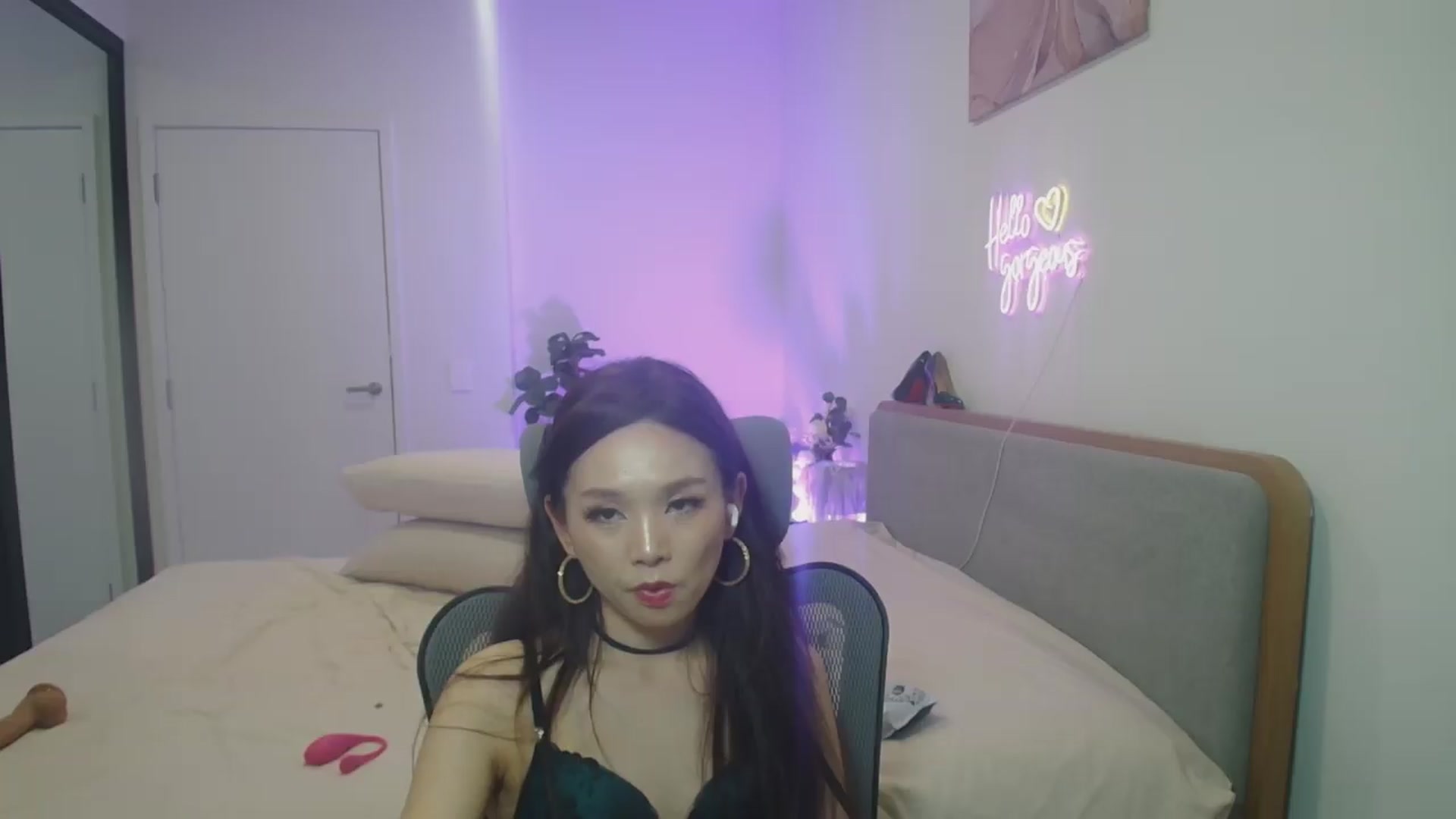 Gallery image thumbnail from HannaElite's myfreecams stream on, 05/04/2026, 10:42 image 17 of 20