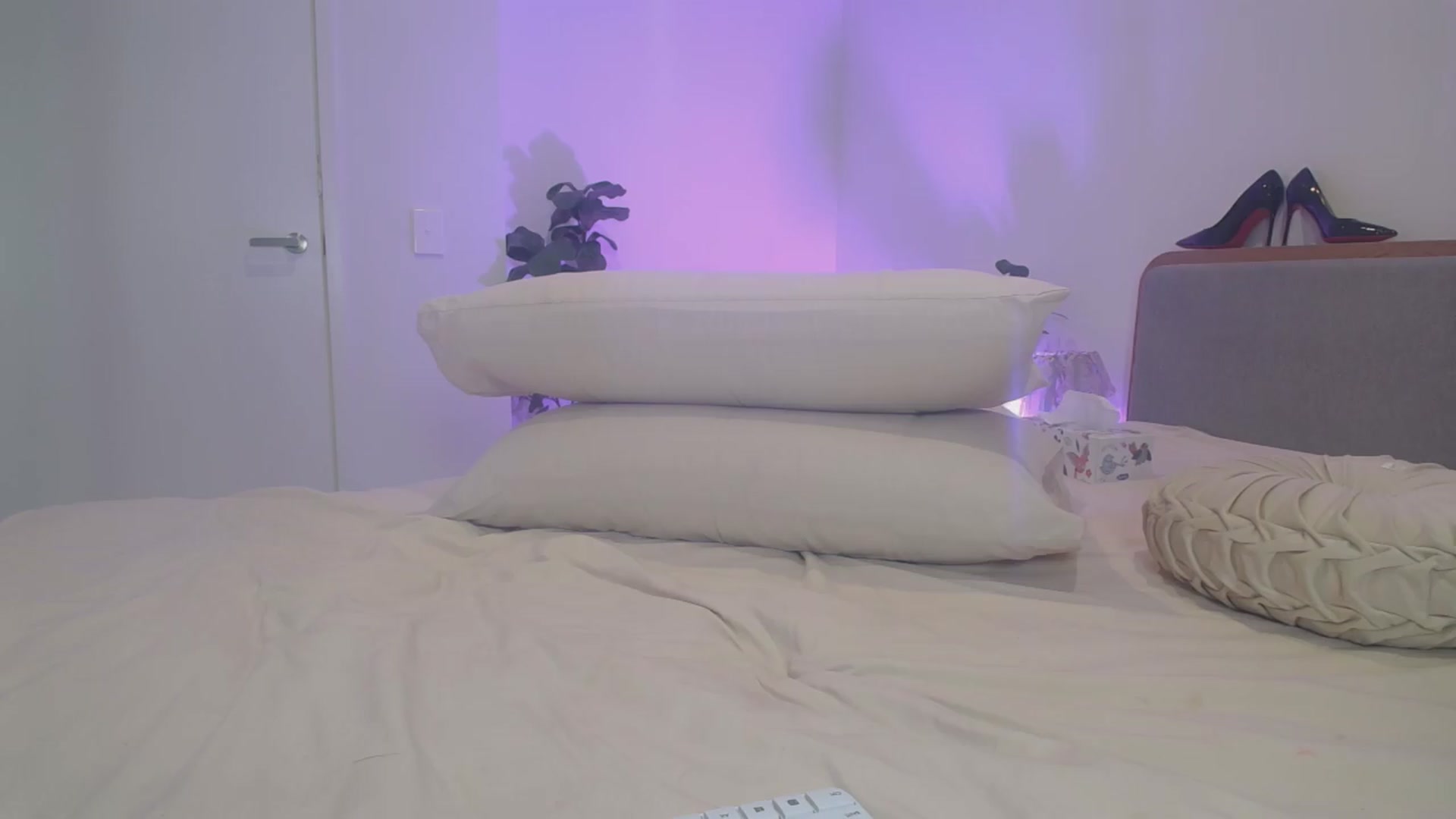 Gallery image thumbnail from HannaElite's myfreecams stream on, 05/04/2026, 10:42 image 10 of 20