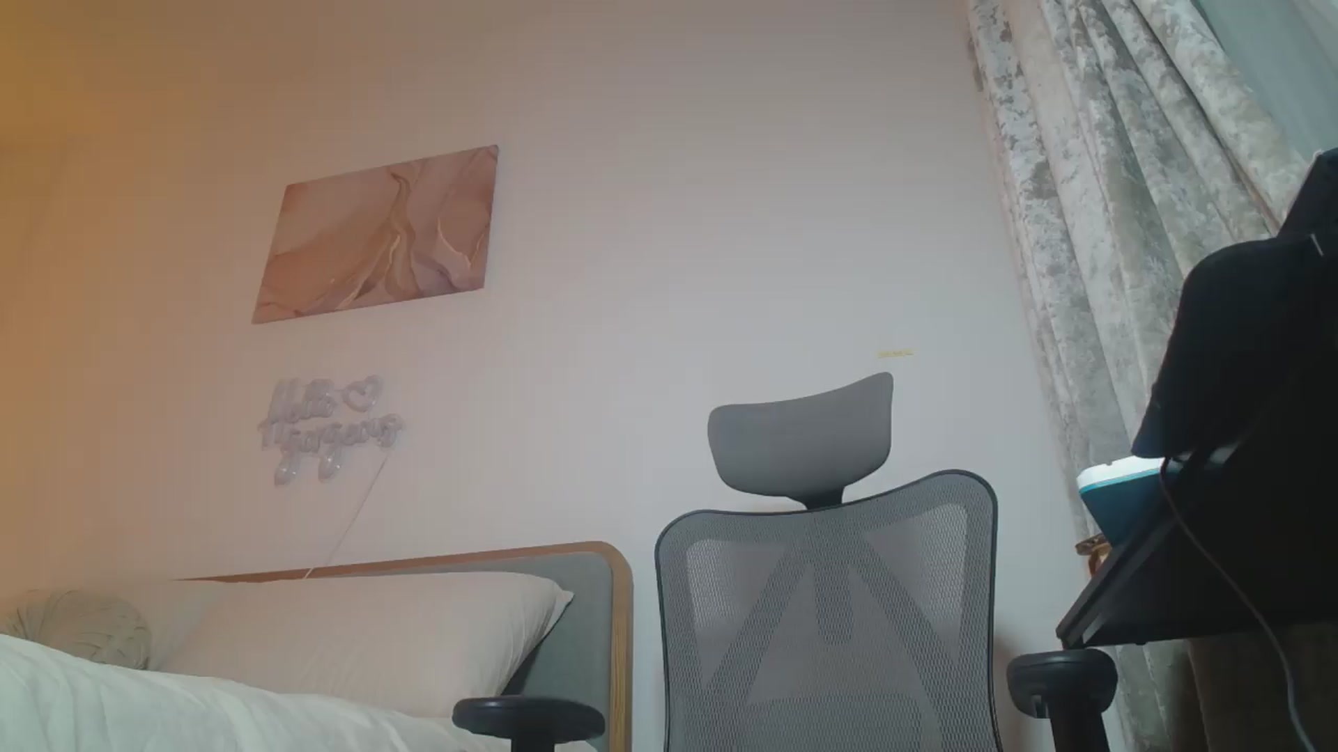 Gallery image thumbnail from HannaElite's myfreecams stream on, 05/15/2026, 11:31 image 15 of 20