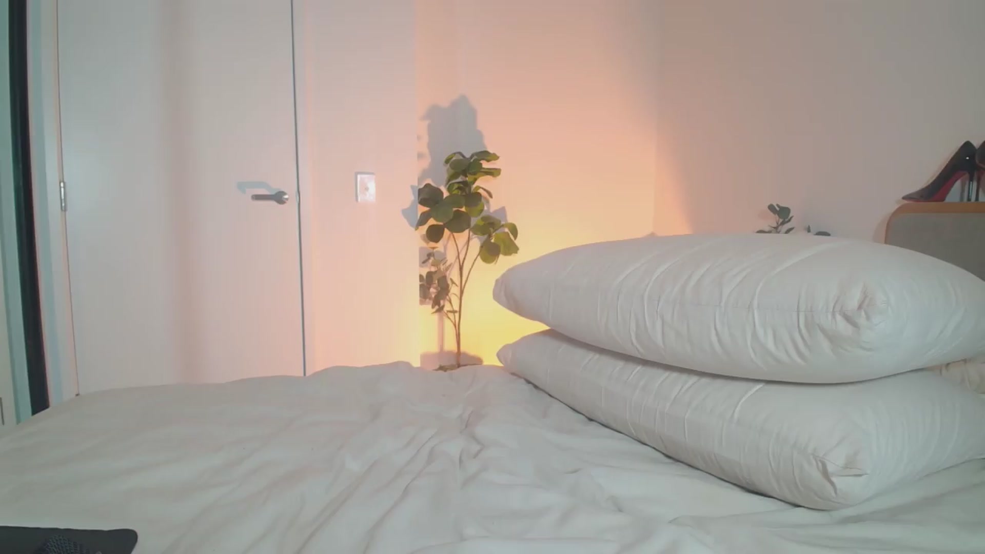 Gallery image thumbnail from HannaElite's myfreecams stream on, 05/23/2026, 11:37 image 19 of 20