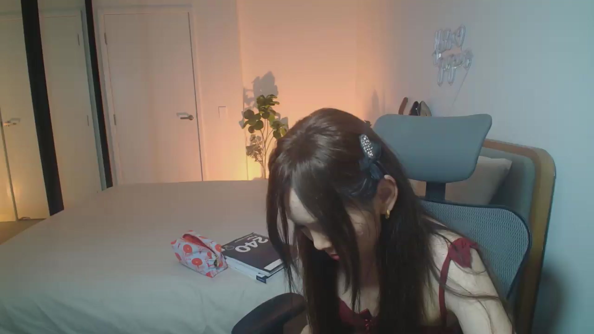 Gallery image thumbnail from HannaElite's myfreecams stream on, 07/17/2026, 11:07 image 6 of 20
