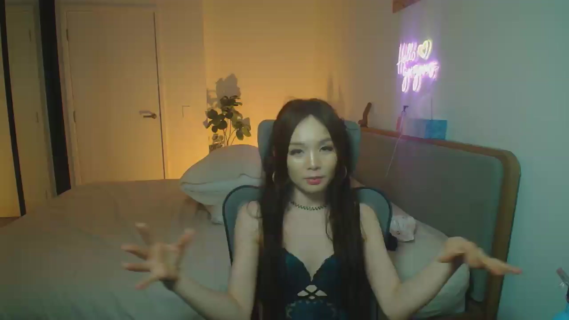 Gallery image thumbnail from HannaElite's myfreecams stream on, 08/06/2026, 12:01 image 16 of 20