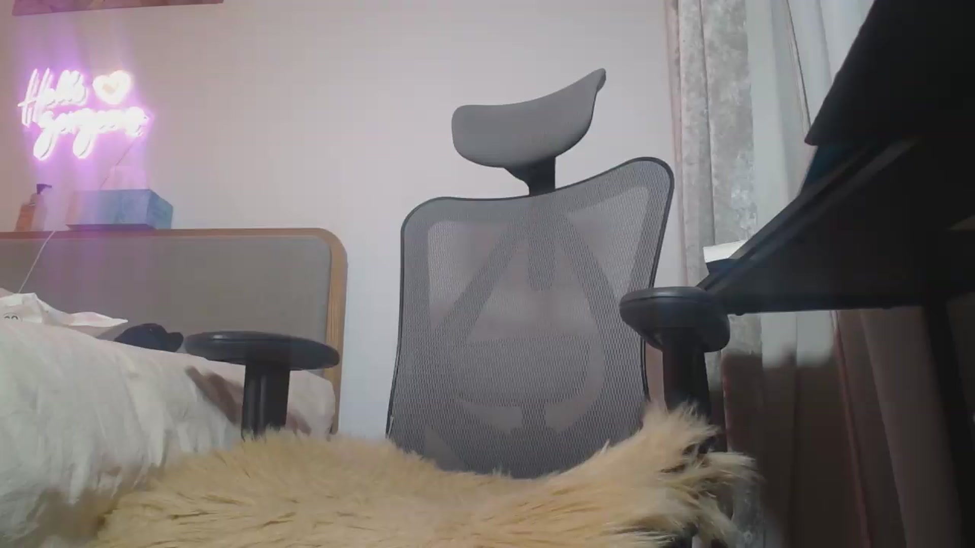 Gallery image thumbnail from HannaElite's myfreecams stream on, 08/06/2026, 12:01 image 4 of 20