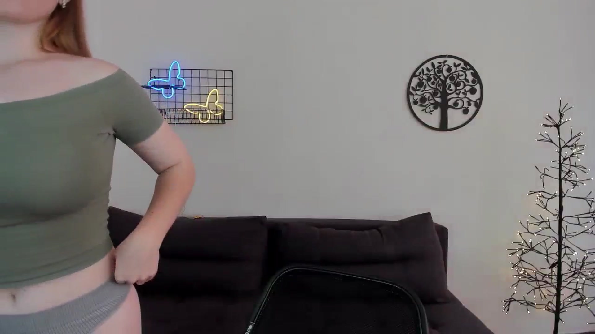 Gallery image thumbnail from HannaHarperr's myfreecams stream on, 08/17/2023, 08:31 image 5 of 20