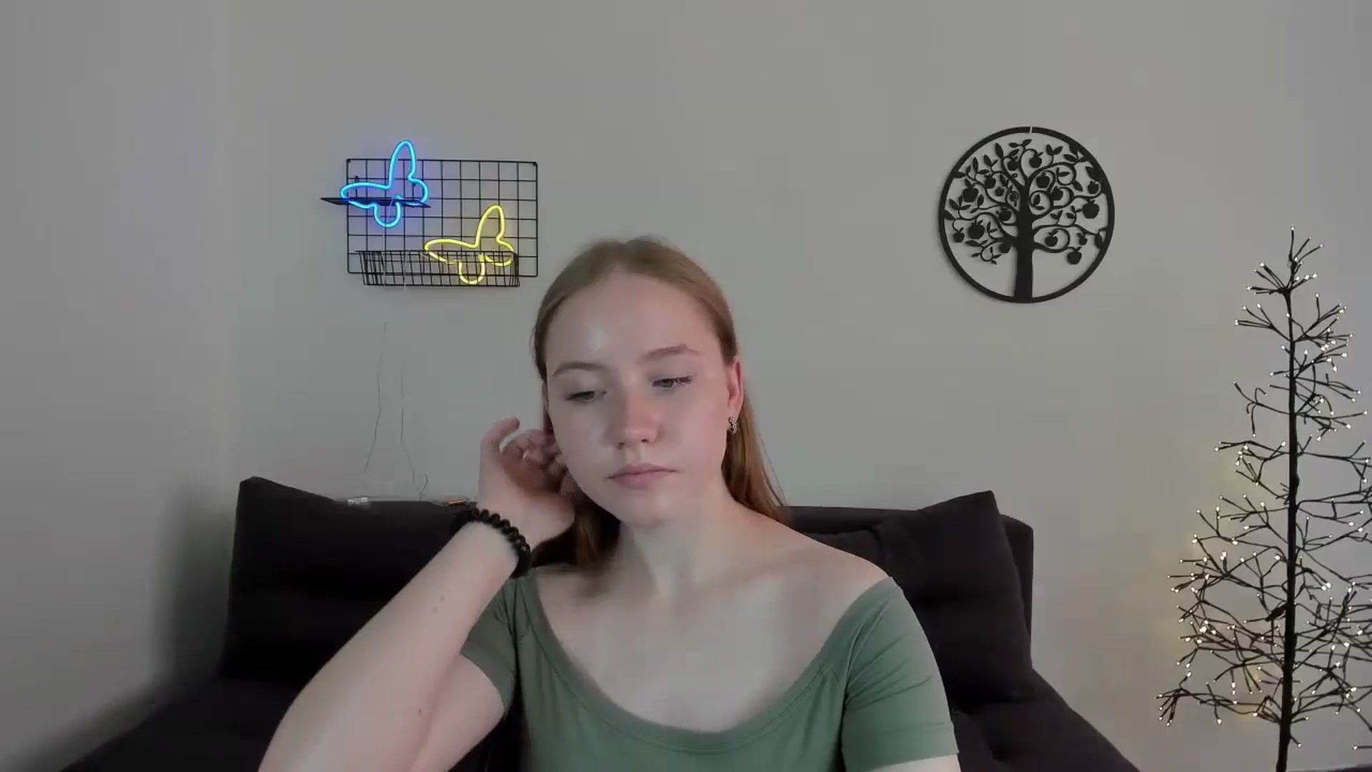 Gallery image thumbnail from HannaHarperr's myfreecams stream on, 08/17/2023, 08:31 image 9 of 20