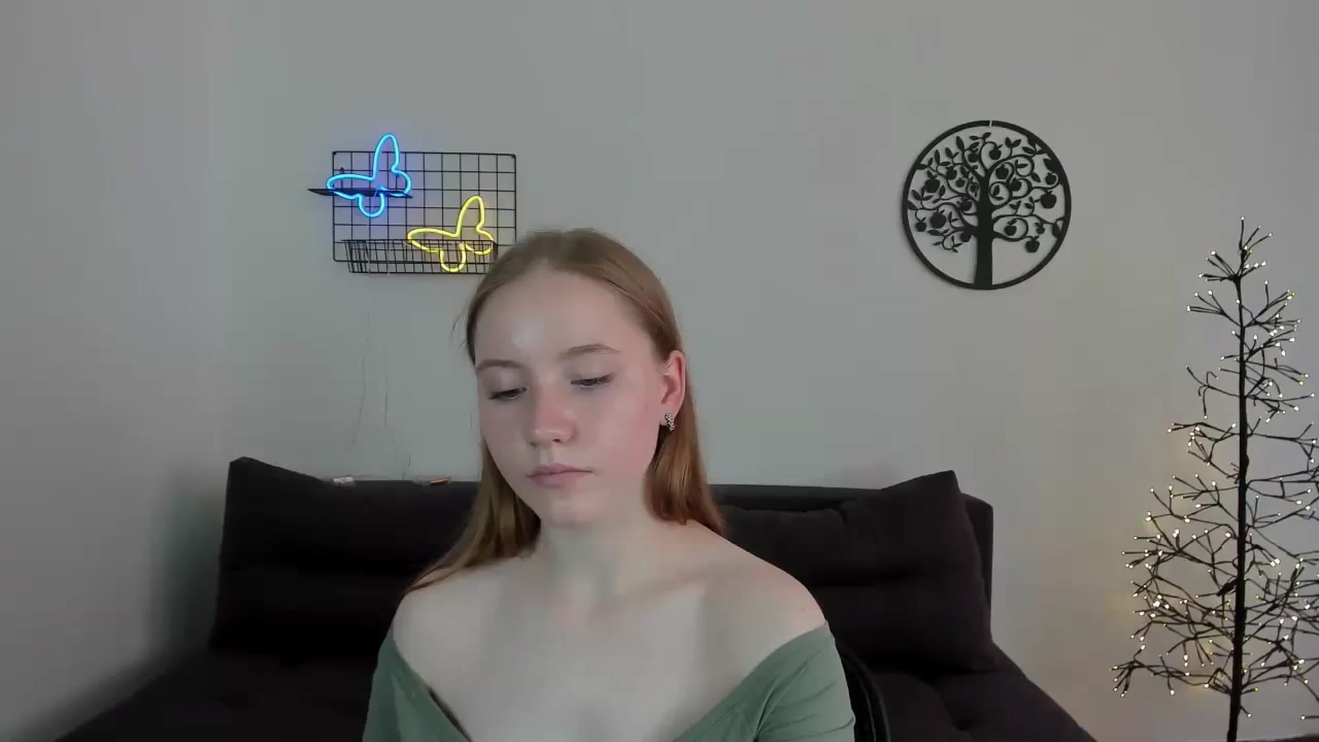 Gallery image thumbnail from HannaHarperr's myfreecams stream on, 08/17/2023, 09:08 image 9 of 20