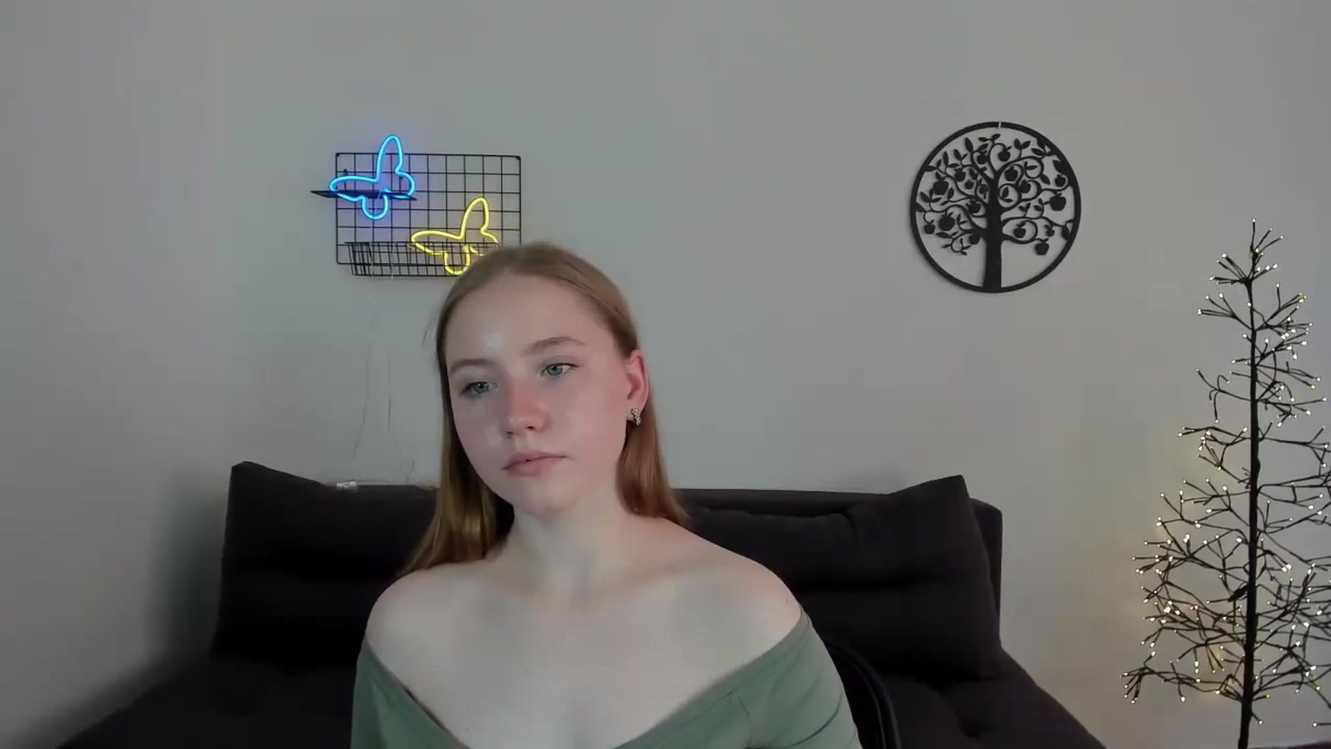 Gallery image thumbnail from HannaHarperr's myfreecams stream on, 08/17/2023, 09:08 image 6 of 20
