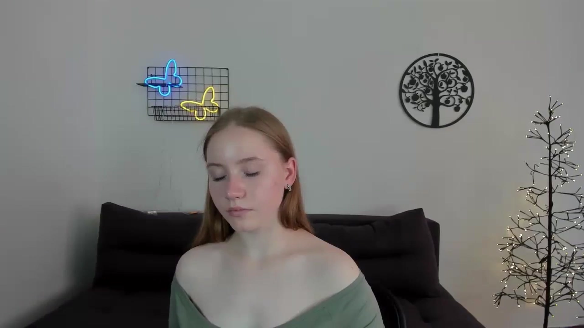 Gallery image thumbnail from HannaHarperr's myfreecams stream on, 08/17/2023, 09:08 image 7 of 20