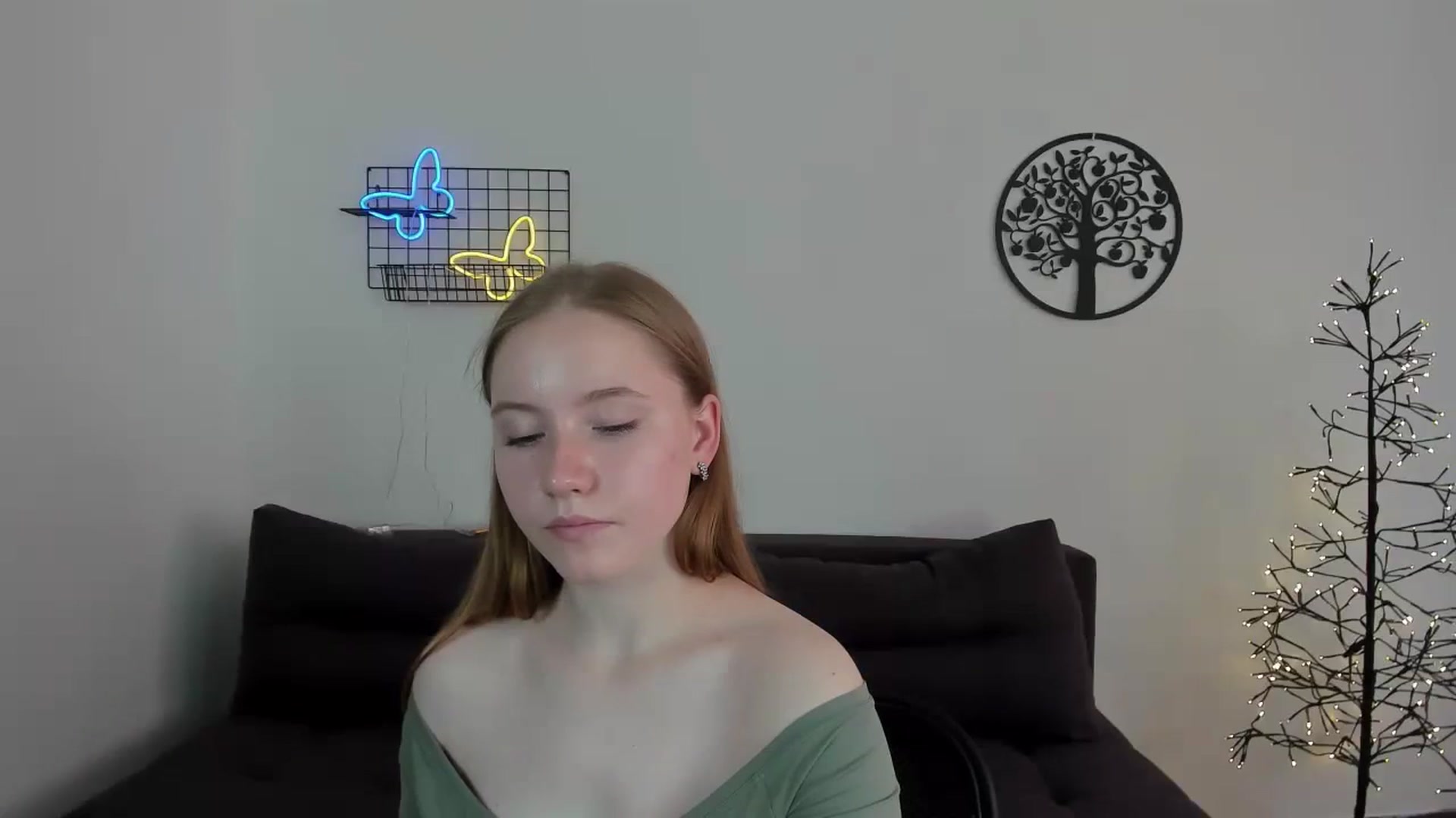 Gallery image thumbnail from HannaHarperr's myfreecams stream on, 08/17/2023, 09:08 image 13 of 20