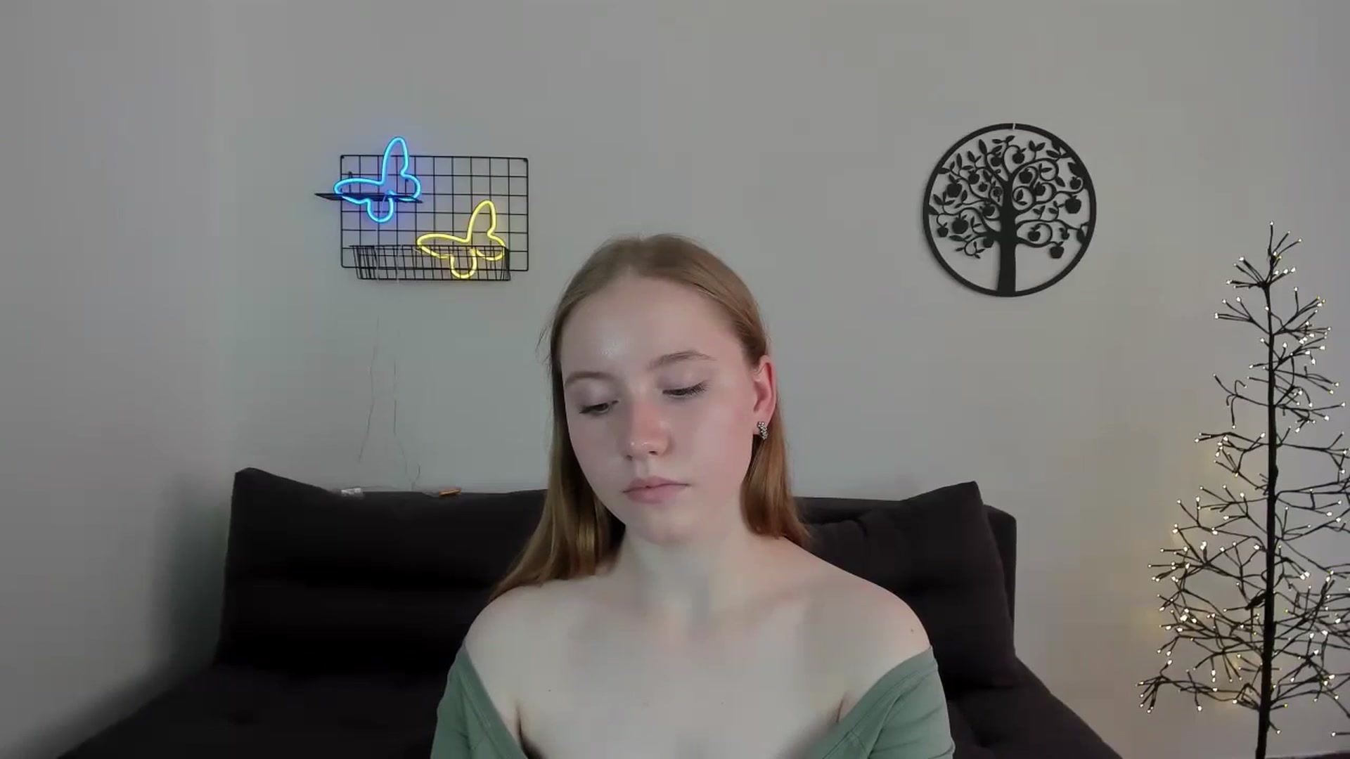 Gallery image thumbnail from HannaHarperr's myfreecams stream on, 08/17/2023, 09:08 image 3 of 20