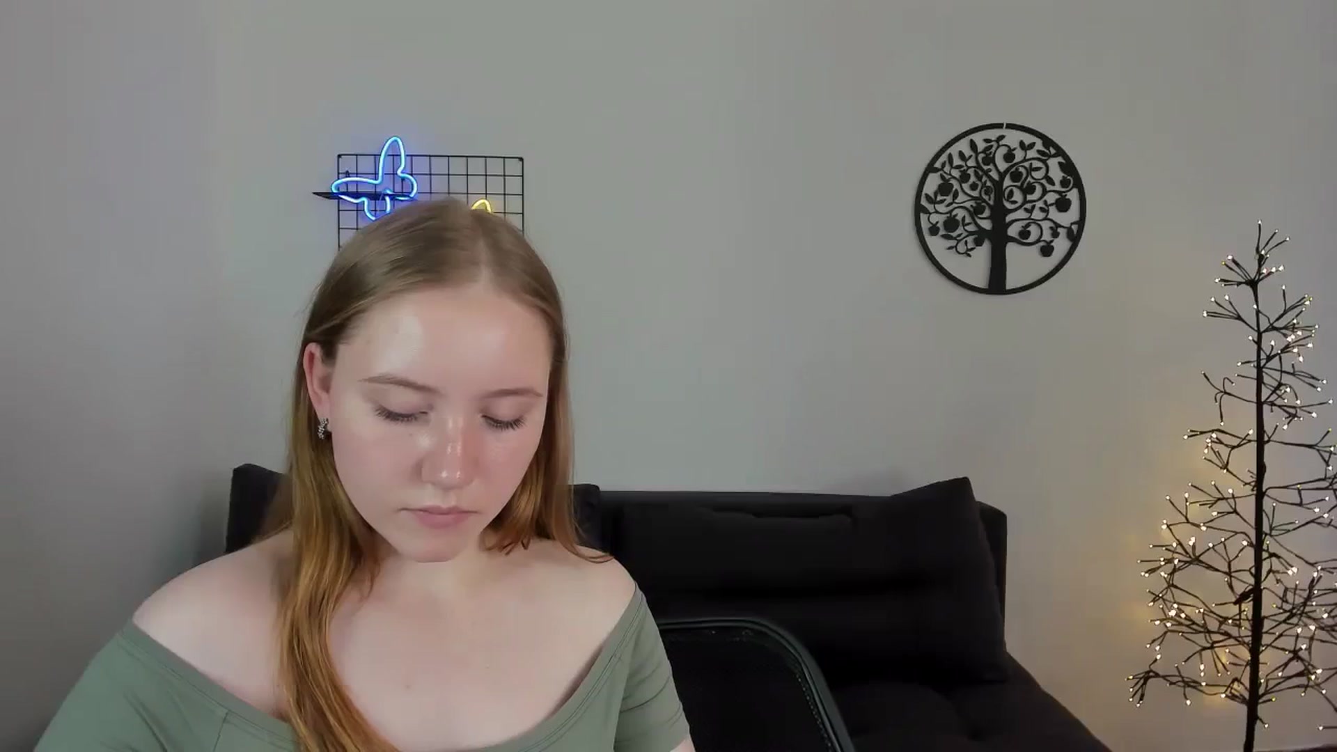 Gallery image thumbnail from HannaHarperr's myfreecams stream on, 08/17/2023, 10:43 image 16 of 20