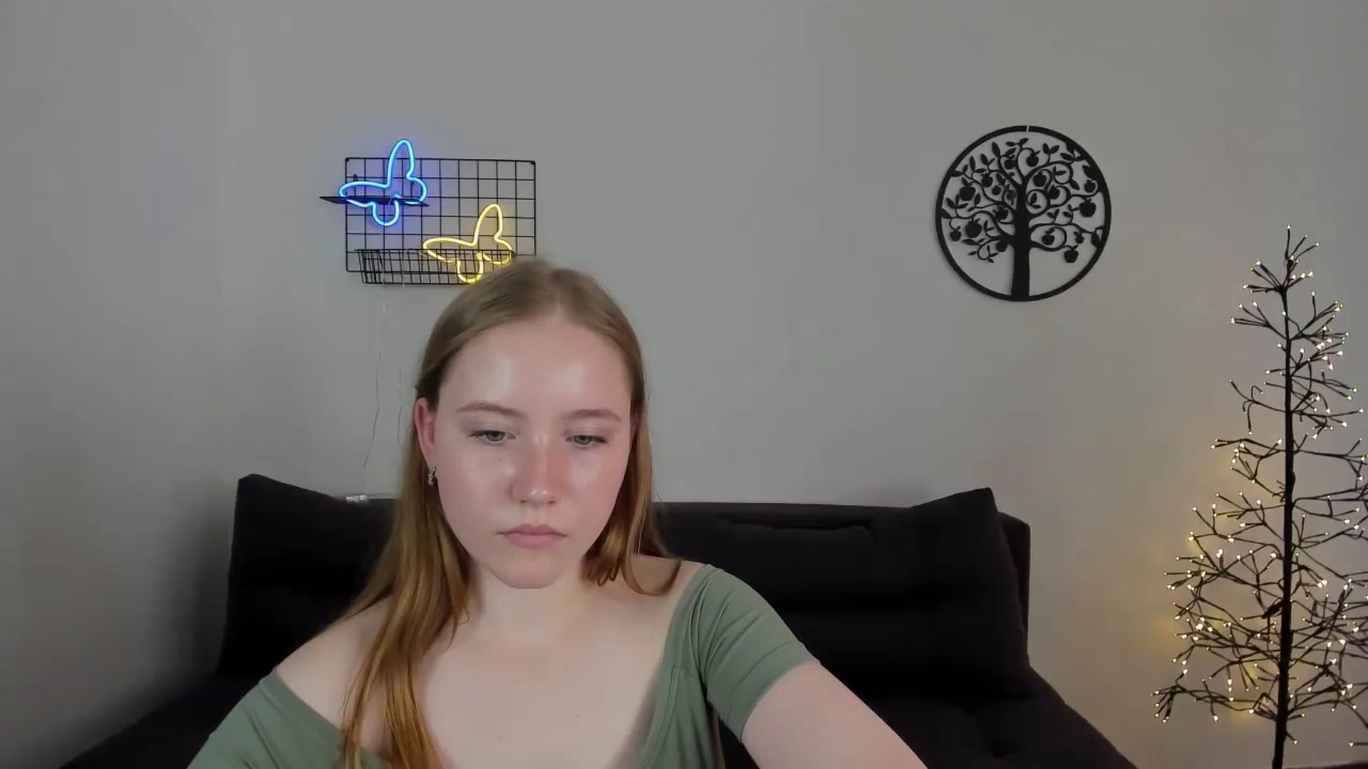 Gallery image thumbnail from HannaHarperr's myfreecams stream on, 08/17/2023, 10:43 image 14 of 20