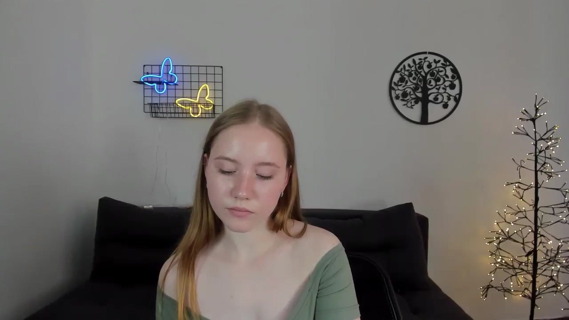 Gallery image thumbnail from HannaHarperr's myfreecams stream on, 08/17/2023, 10:43 image 11 of 20