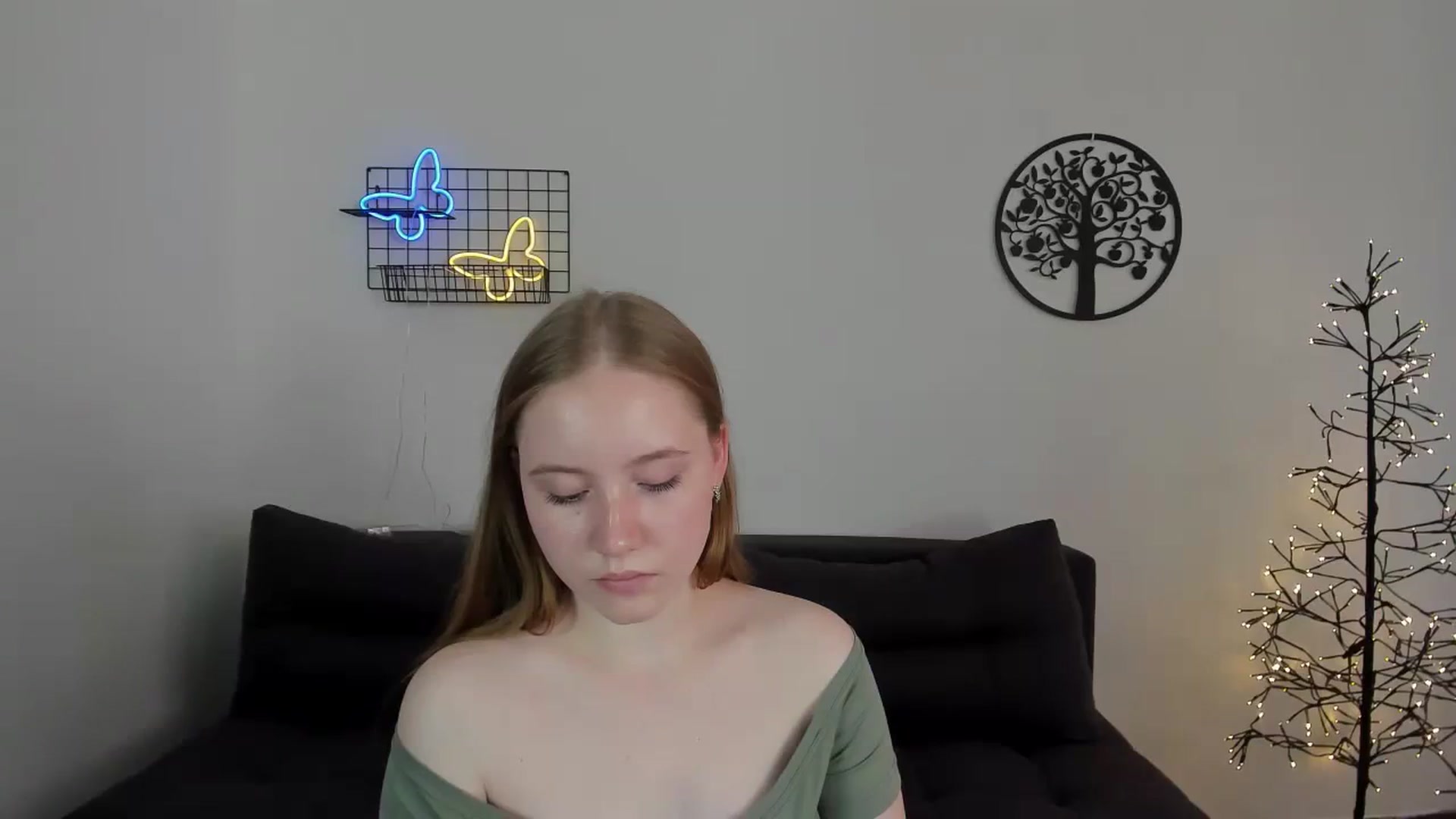 Gallery image thumbnail from HannaHarperr's myfreecams stream on, 08/17/2023, 10:43 image 6 of 20