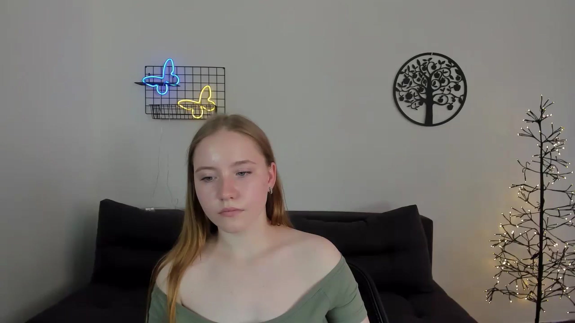 Gallery image thumbnail from HannaHarperr's myfreecams stream on, 08/17/2023, 10:43 image 2 of 20