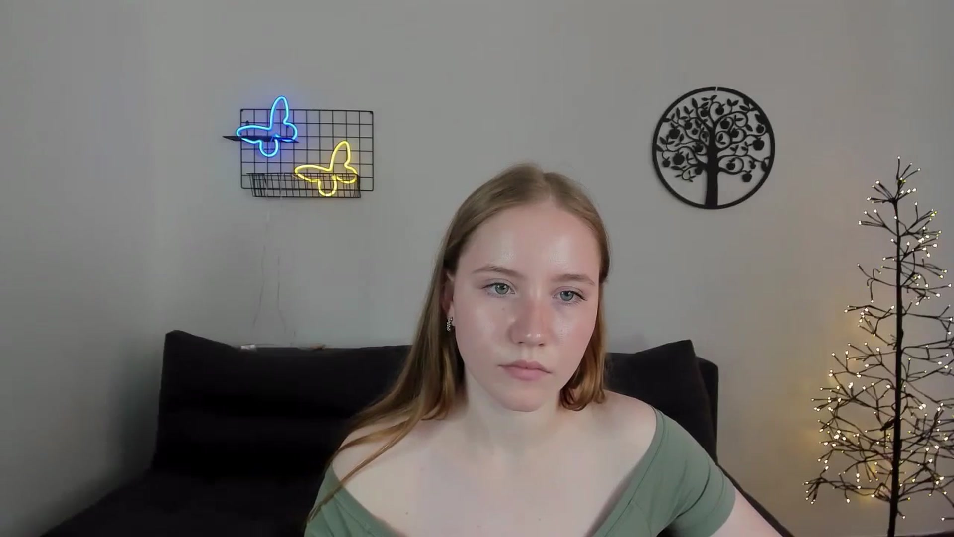 Gallery image thumbnail from HannaHarperr's myfreecams stream on, 08/17/2023, 10:43 image 9 of 20