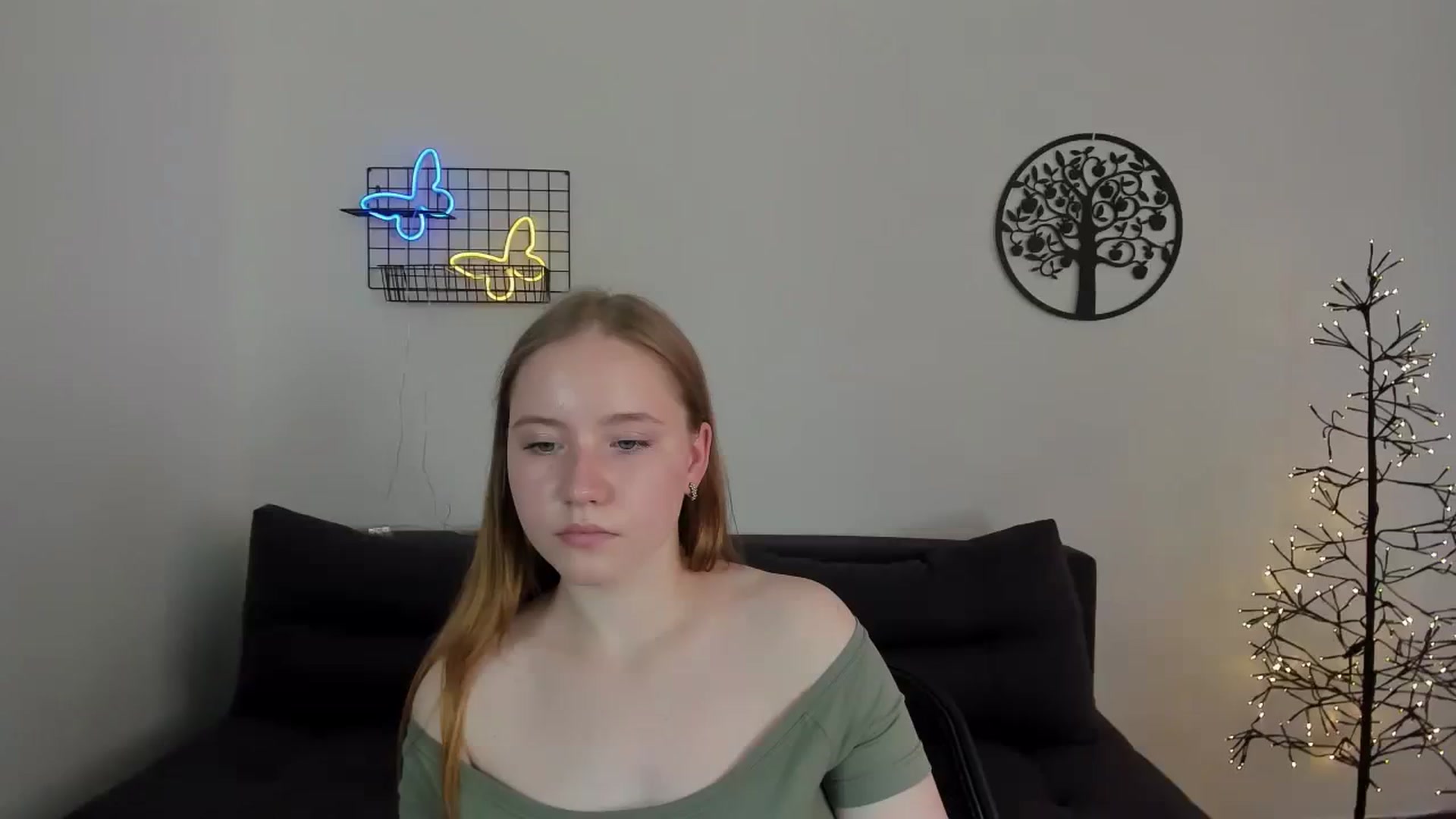 Gallery image thumbnail from HannaHarperr's myfreecams stream on, 08/17/2023, 10:43 image 1 of 20