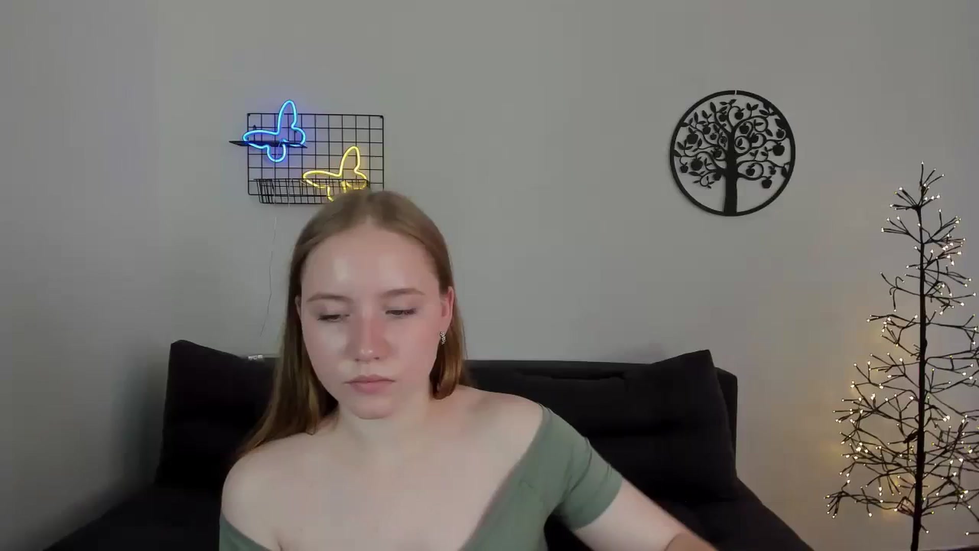 Gallery image thumbnail from HannaHarperr's myfreecams stream on, 08/17/2023, 10:43 image 4 of 20