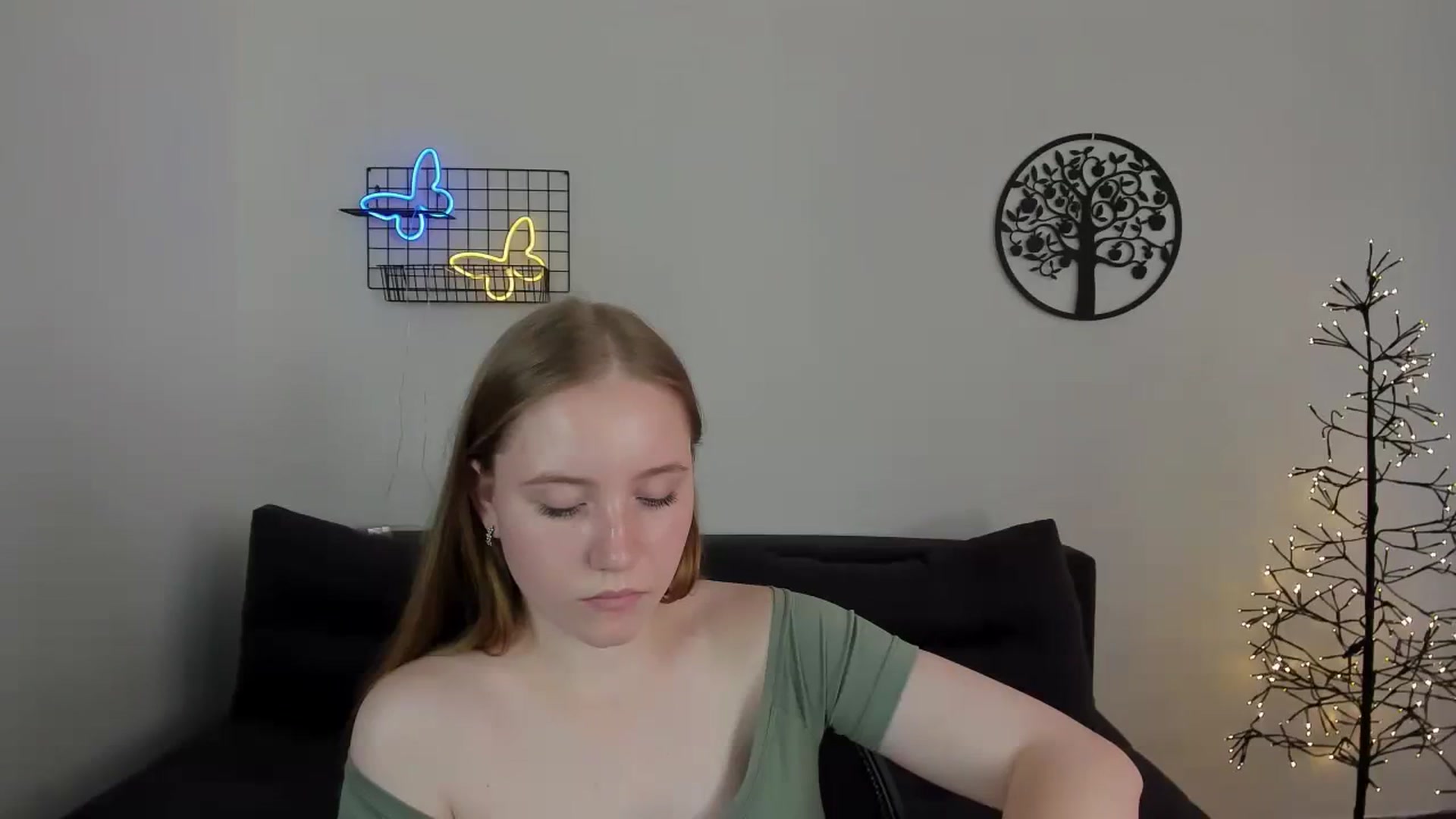 Gallery image thumbnail from HannaHarperr's myfreecams stream on, 08/17/2023, 10:43 image 5 of 20