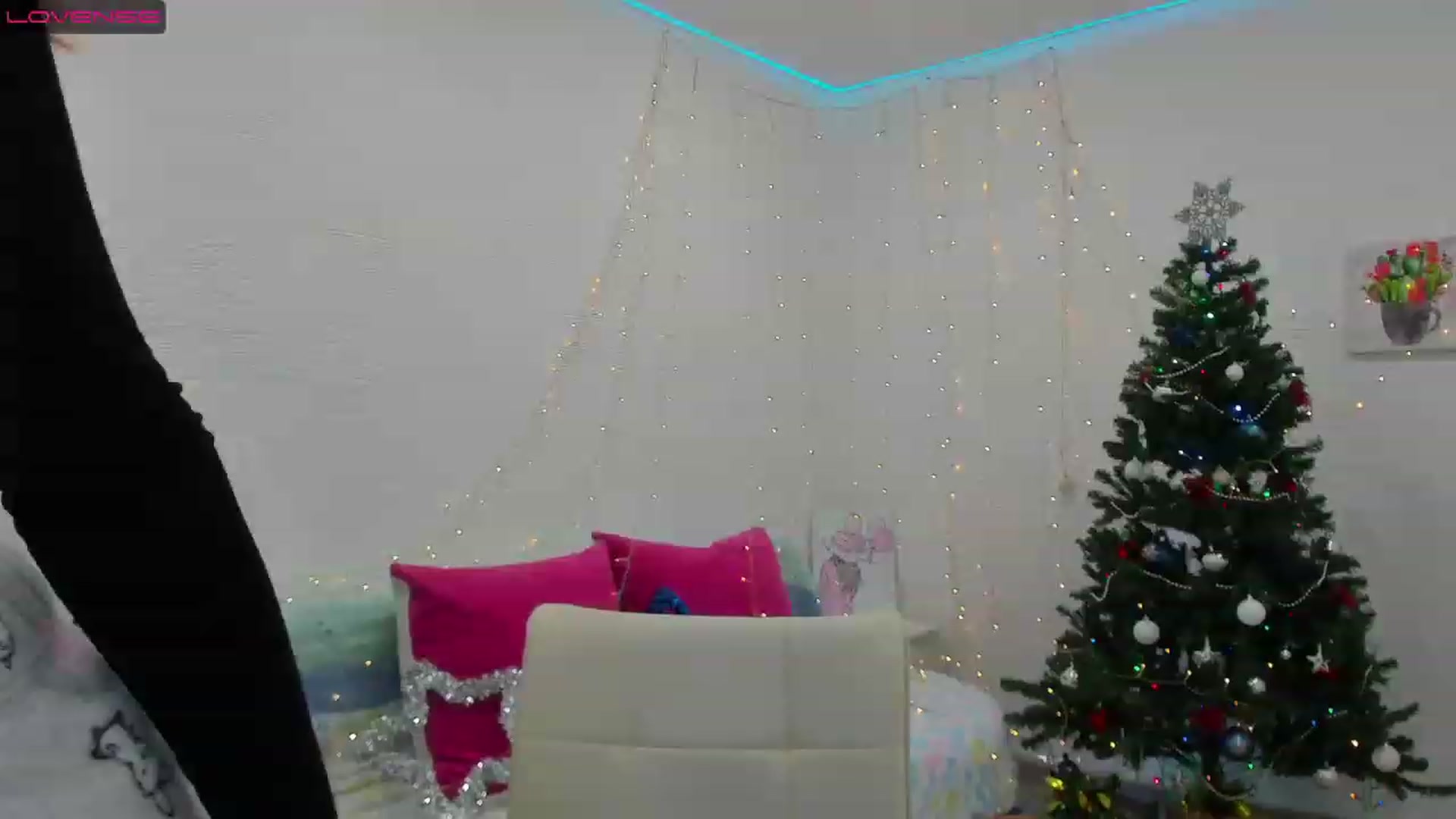 Gallery image thumbnail from HannaMillos's myfreecams stream on, 12/10/2022, 02:36 image 20 of 20