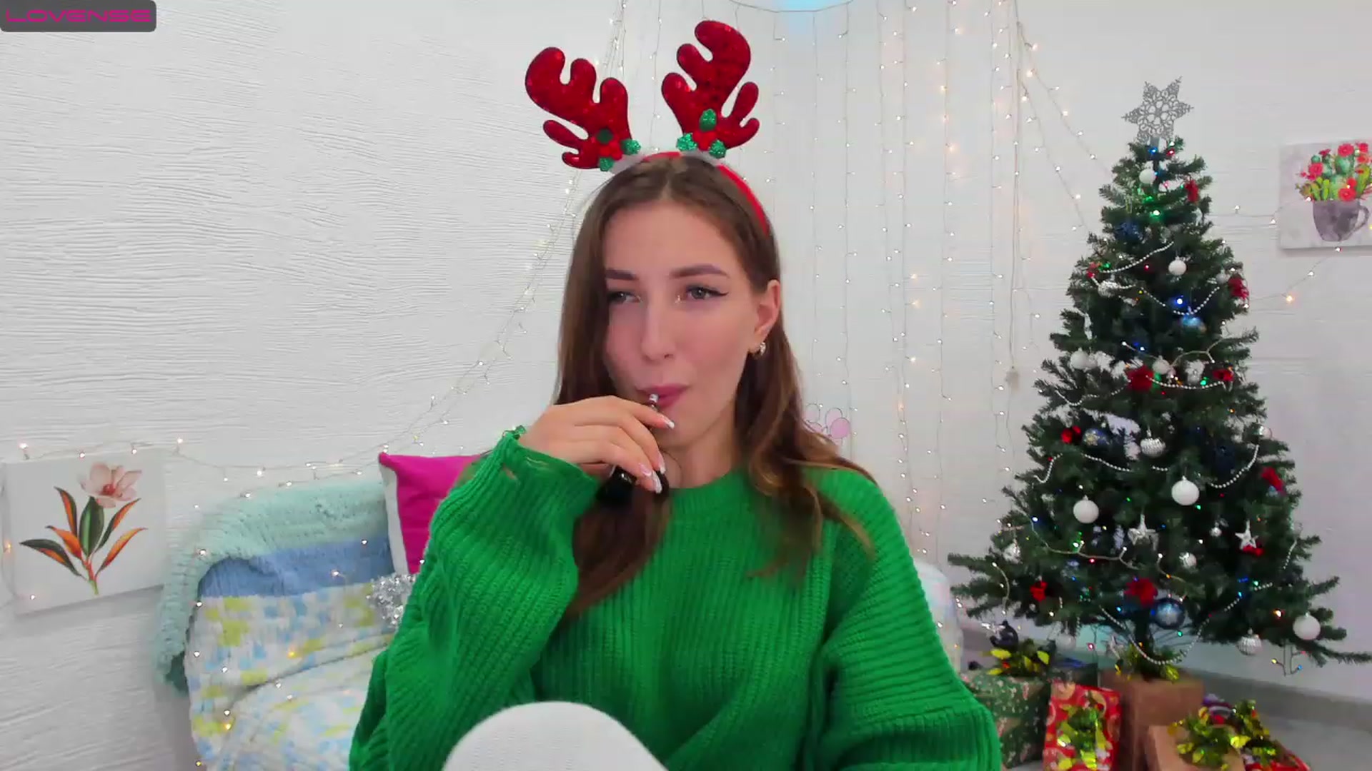 Gallery image thumbnail from HannaMillos's myfreecams stream on, 12/11/2022, 24:00 image 14 of 20