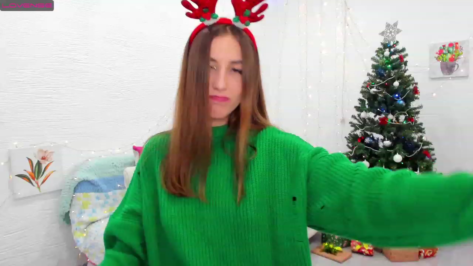 Gallery image thumbnail from HannaMillos's myfreecams stream on, 12/12/2022, 02:54 image 18 of 20