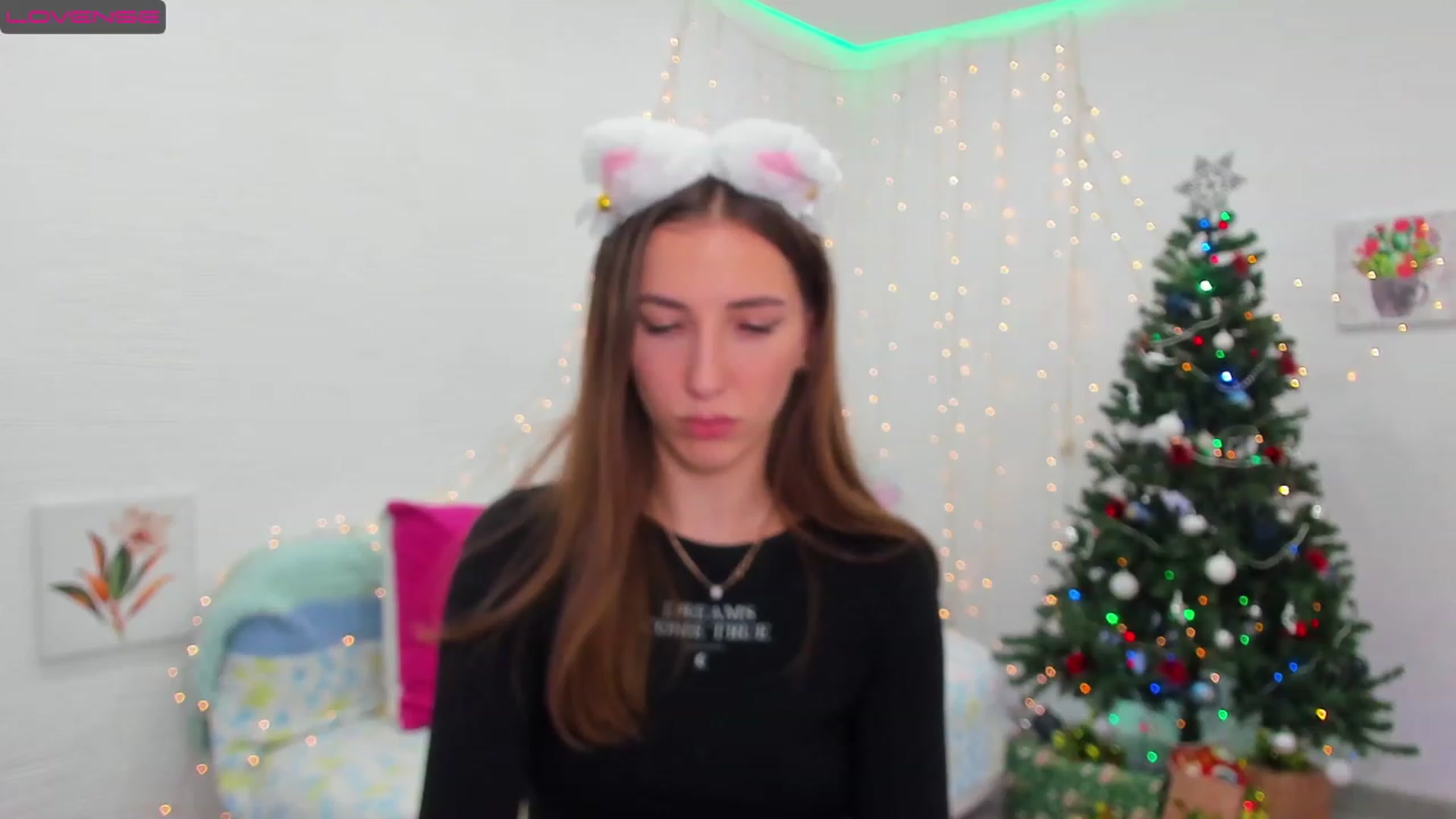 Gallery image thumbnail from HannaMillos's myfreecams stream on, 12/16/2022, 24:04 image 14 of 20