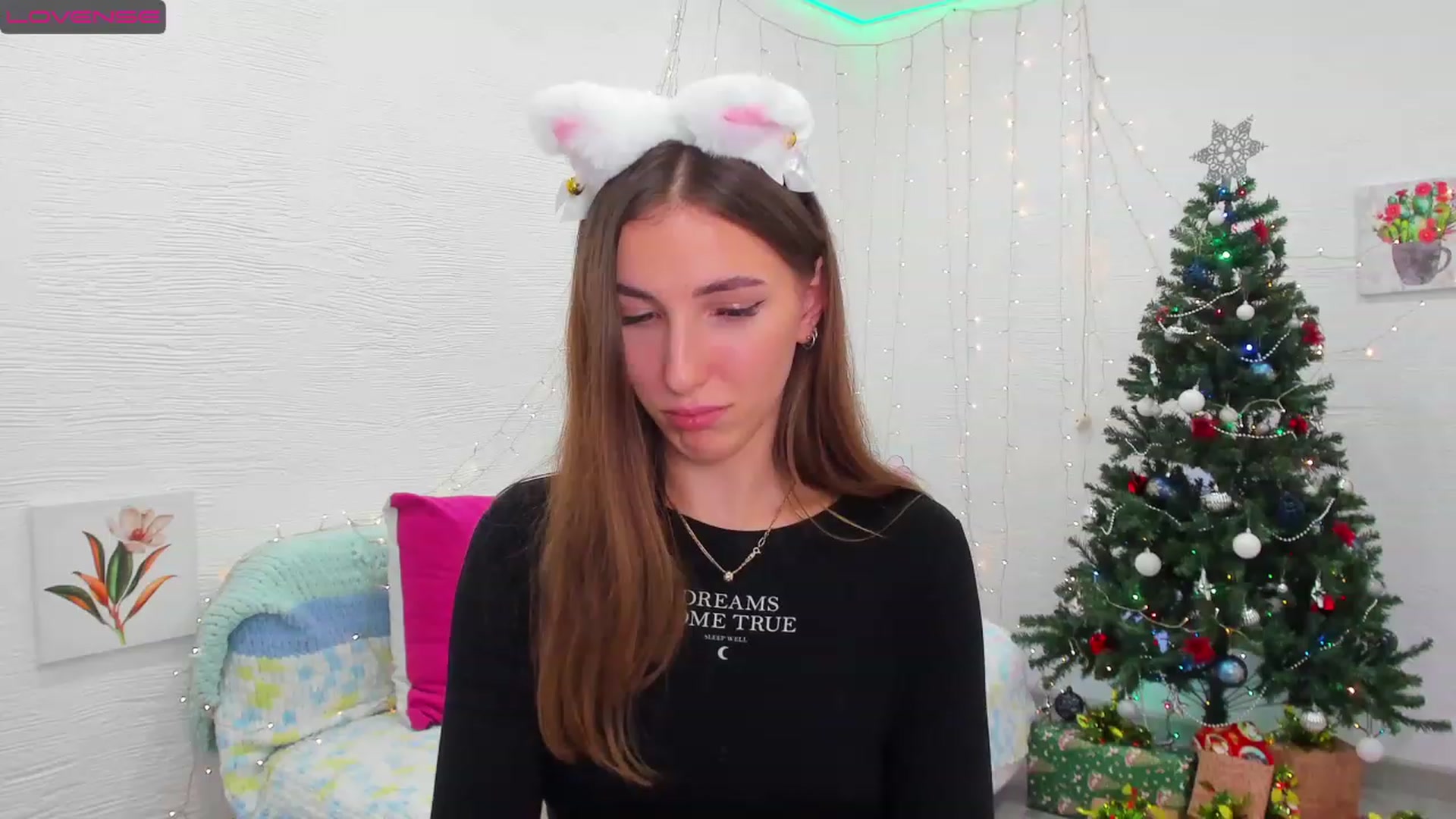 Gallery image thumbnail from HannaMillos's myfreecams stream on, 12/16/2022, 02:58 image 15 of 20