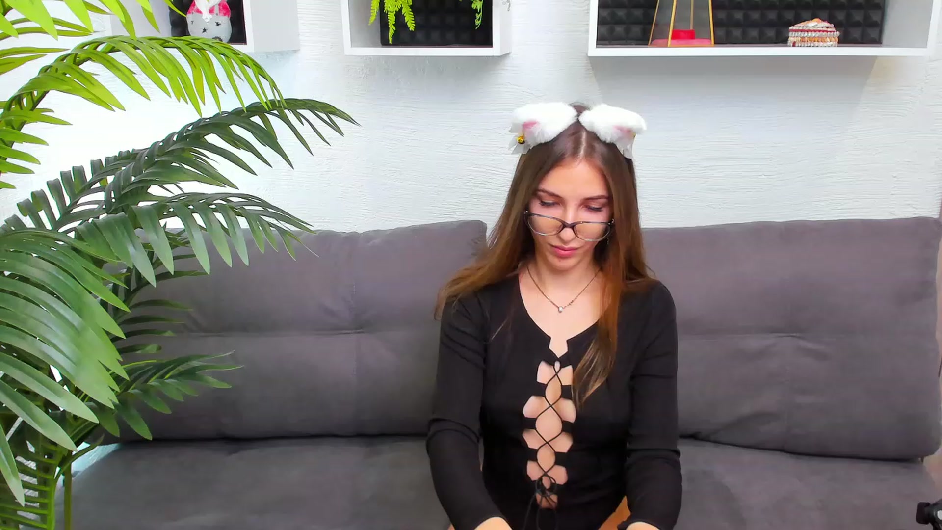 Gallery image thumbnail from HannaMillos's myfreecams stream on, 02/12/2023, 24:15 image 16 of 20