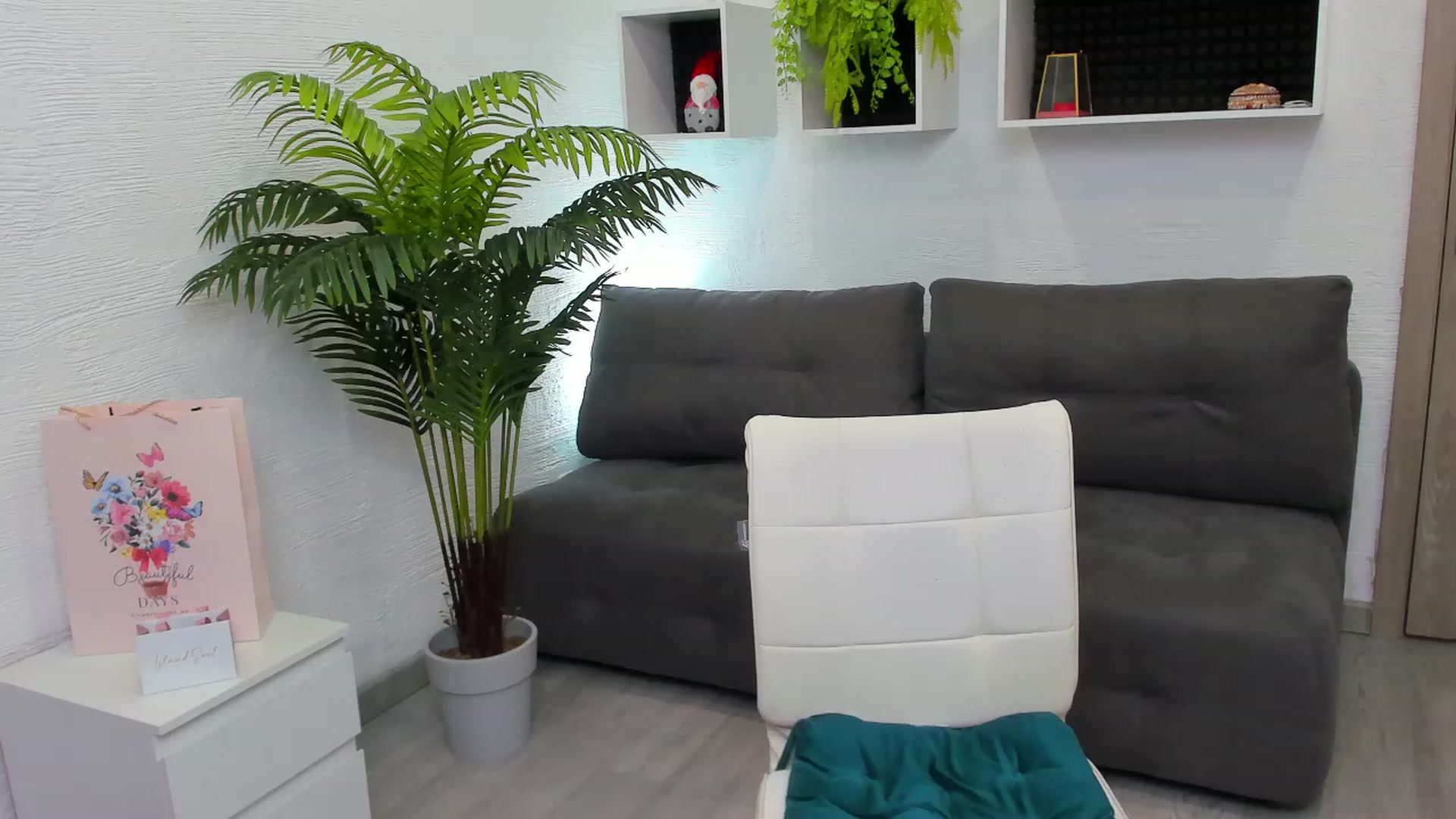 Gallery image thumbnail from HannaMillos's myfreecams stream on, 03/12/2023, 03:07 image 15 of 20