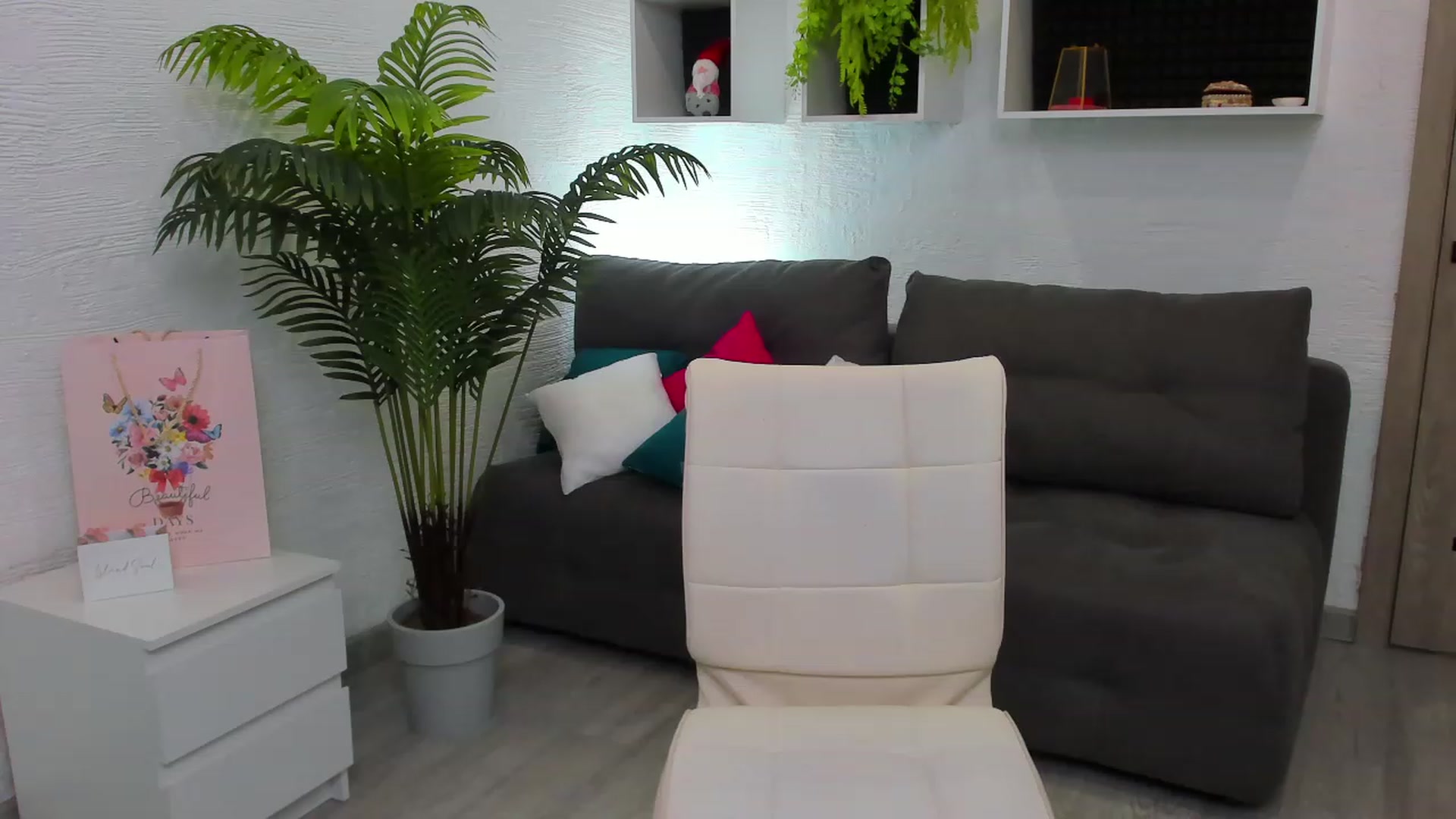Gallery image thumbnail from HannaMillos's myfreecams stream on, 05/21/2023, 15:35 image 3 of 20