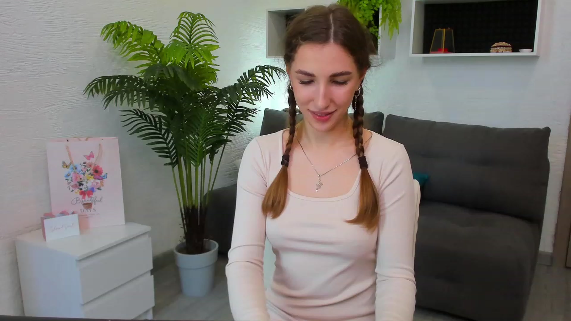 Gallery image thumbnail from HannaMillos's myfreecams stream on, 06/10/2023, 07:45 image 16 of 20