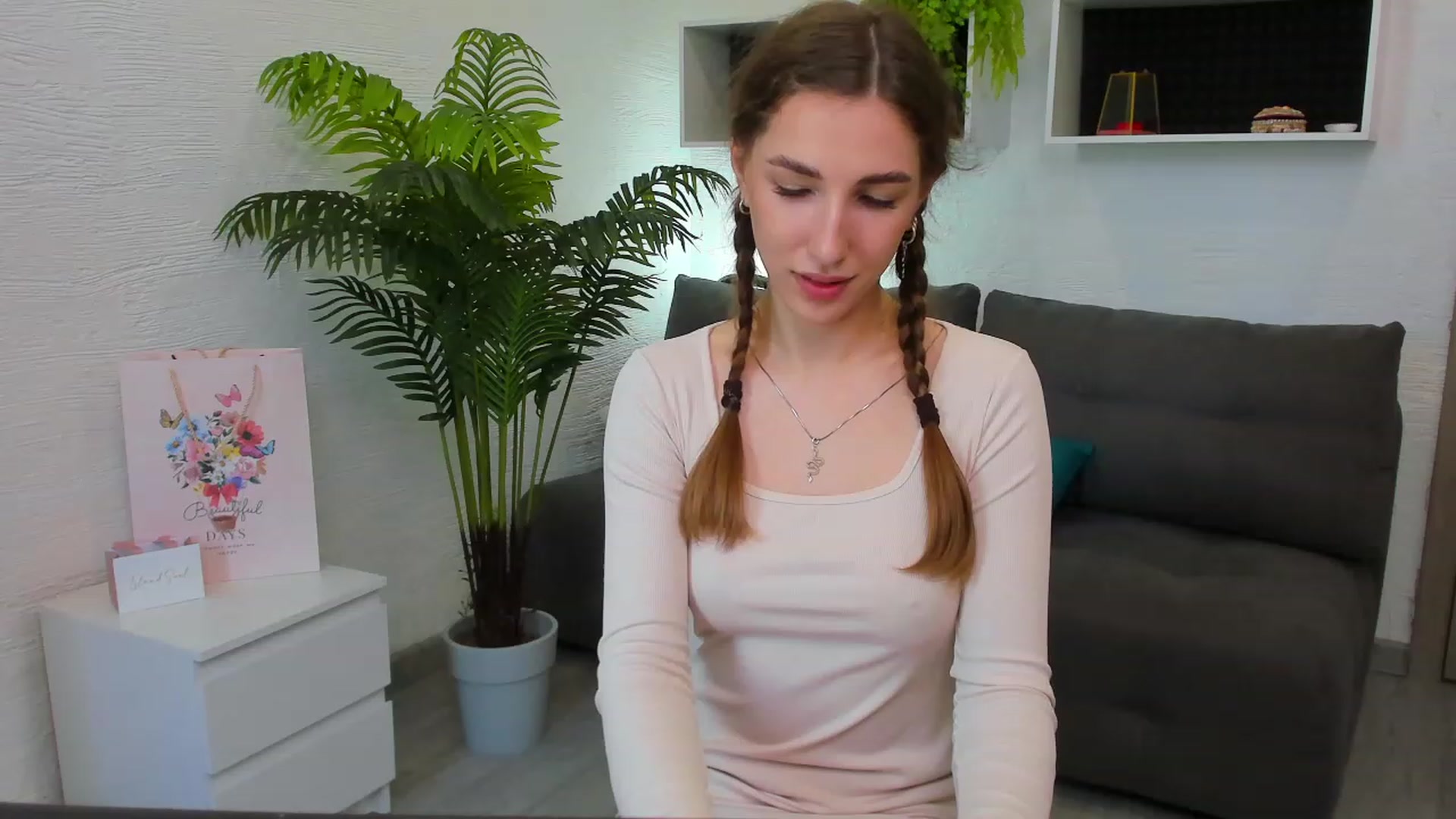 Gallery image thumbnail from HannaMillos's myfreecams stream on, 06/10/2023, 07:45 image 11 of 20