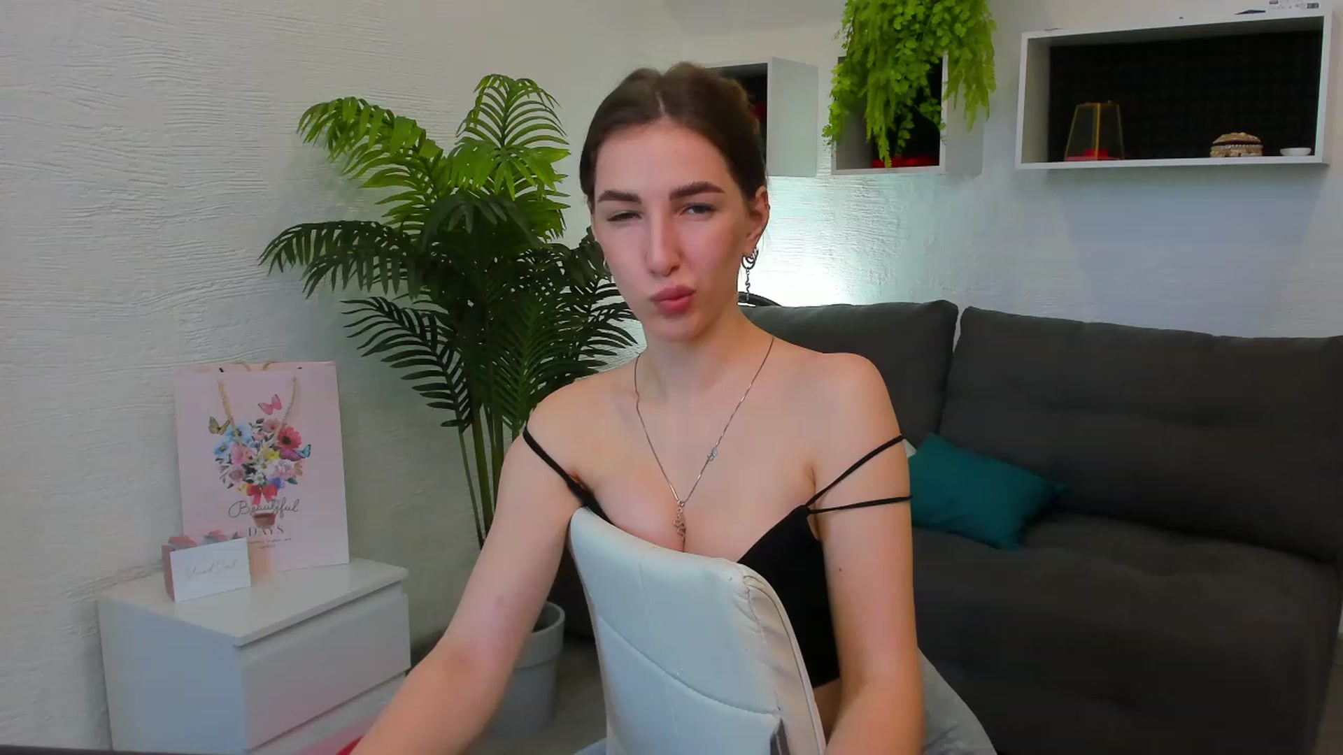 Gallery image thumbnail from HannaMillos's myfreecams stream on, 06/18/2023, 07:06 image 13 of 20