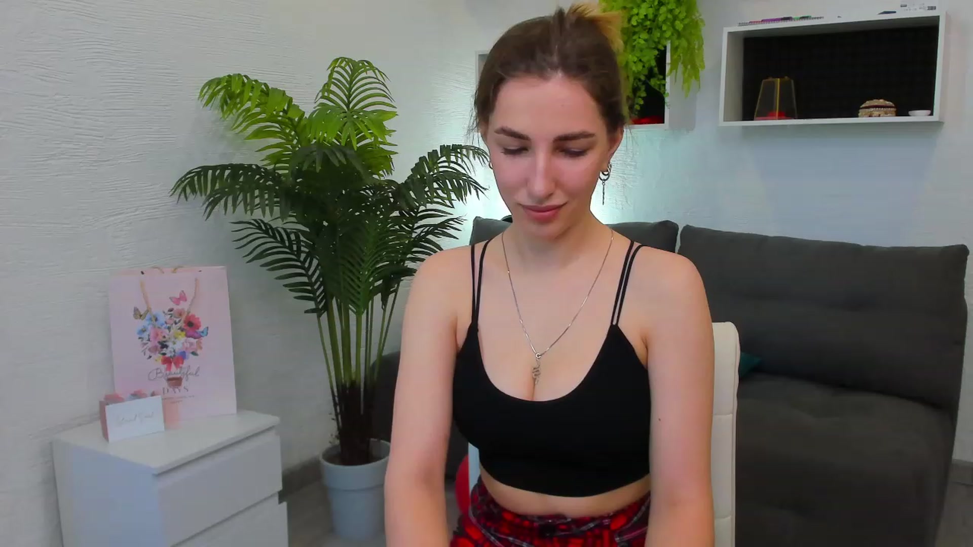 Gallery image thumbnail from HannaMillos's myfreecams stream on, 06/19/2023, 04:04 image 10 of 20