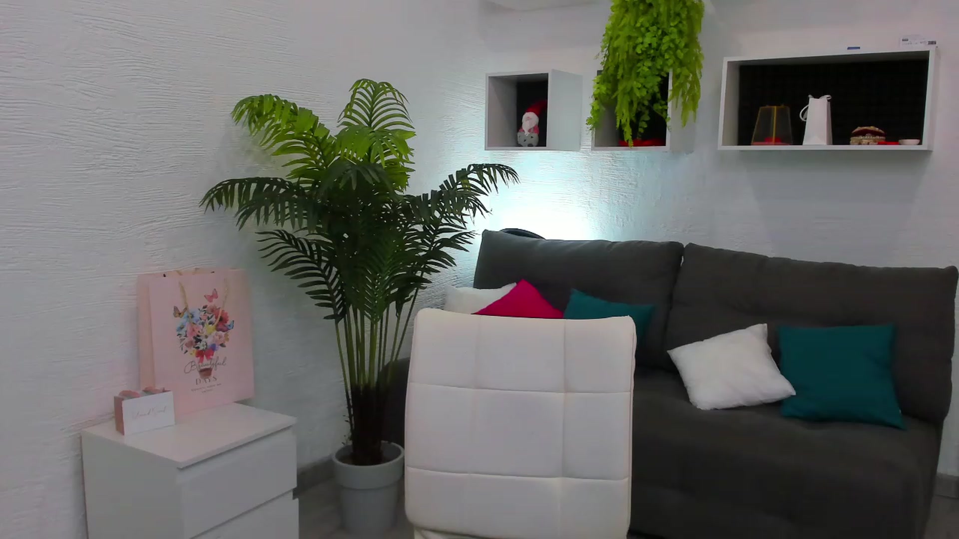 Gallery image thumbnail from HannaMillos's myfreecams stream on, 08/01/2023, 07:06 image 15 of 20