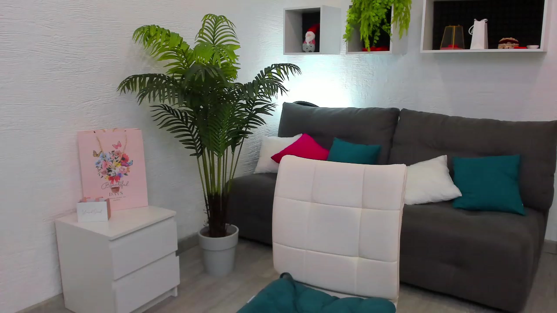 Gallery image thumbnail from HannaMillos's myfreecams stream on, 08/03/2023, 03:11 image 9 of 20