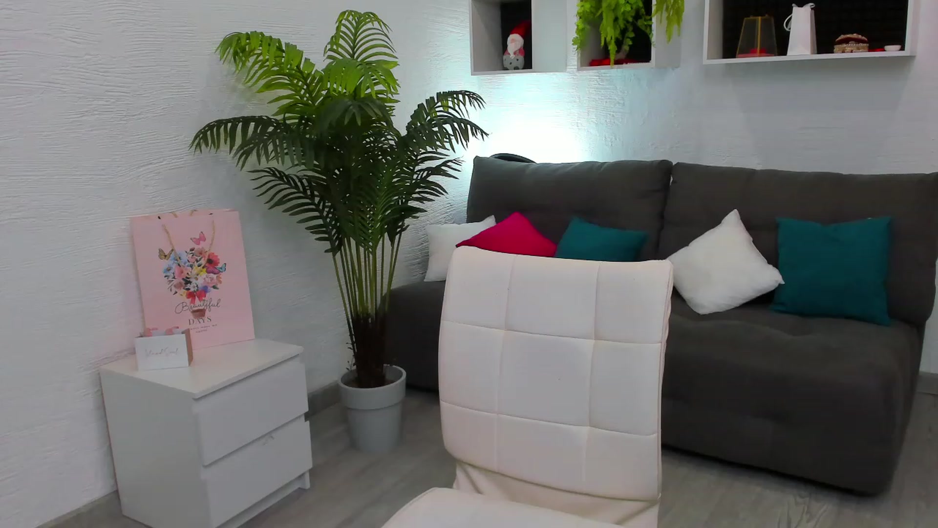Gallery image thumbnail from HannaMillos's myfreecams stream on, 08/12/2023, 03:10 image 8 of 20