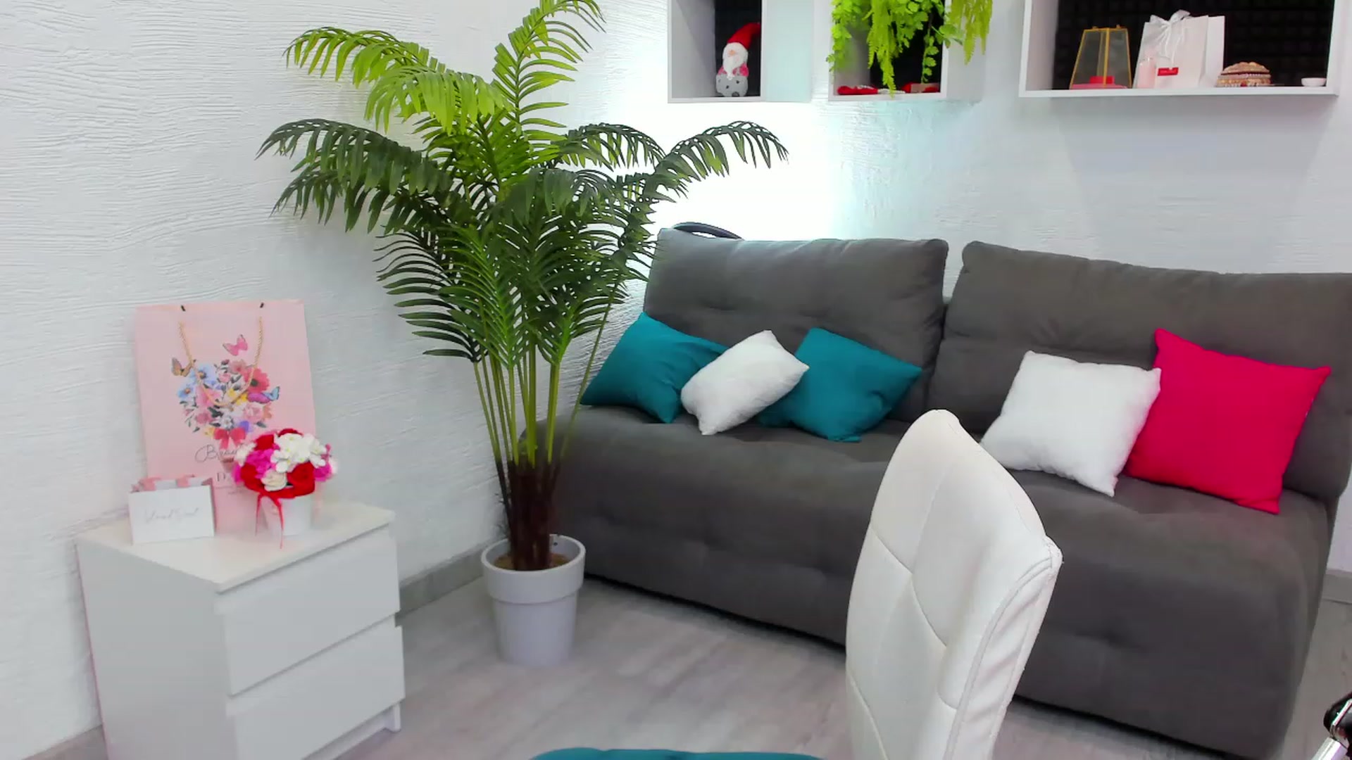 Gallery image thumbnail from HannaMillos's myfreecams stream on, 10/18/2023, 04:47 image 3 of 20