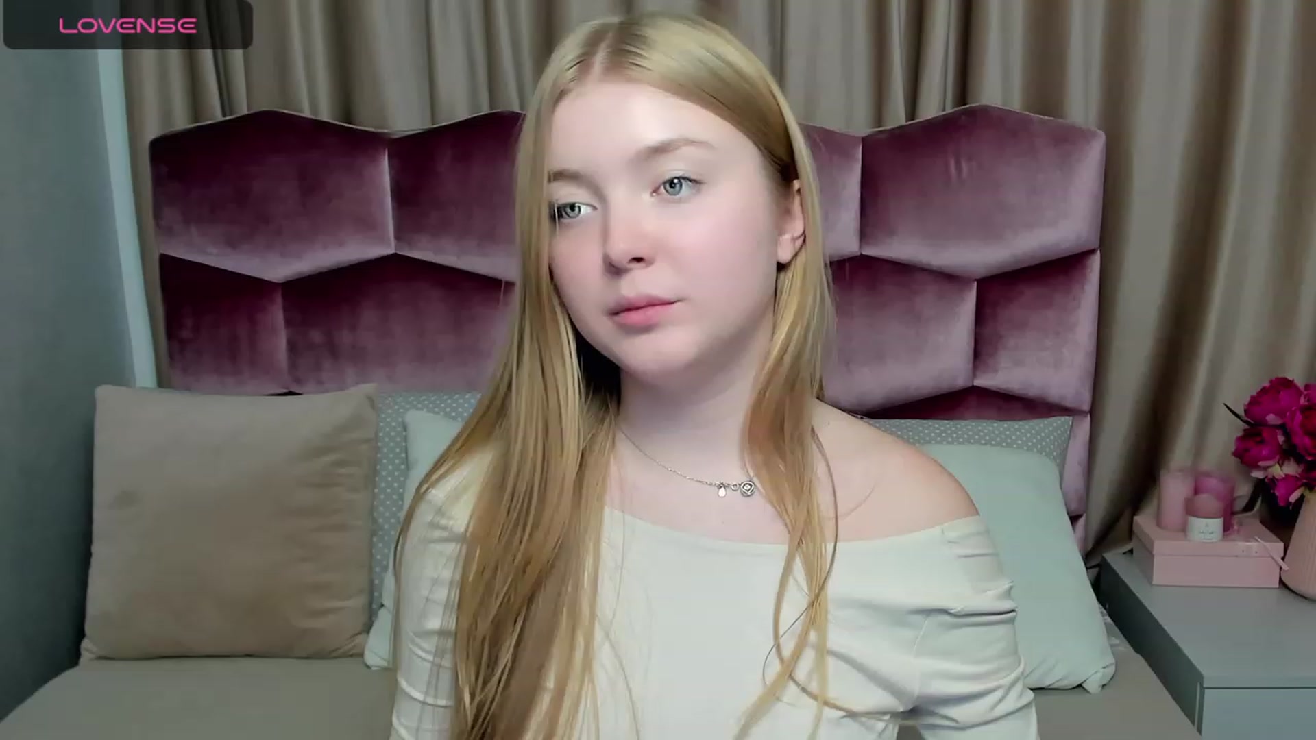Gallery image thumbnail from HannaWise's myfreecams stream on, 10/20/2023, 12:38 image 18 of 20