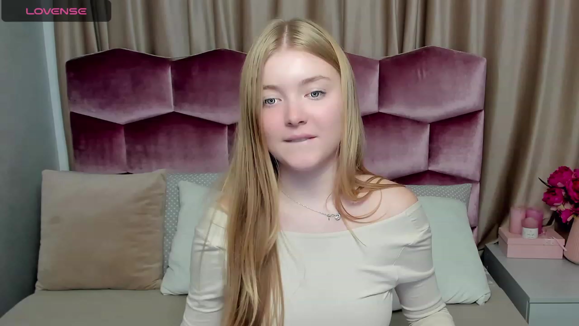Gallery image thumbnail from HannaWise's myfreecams stream on, 10/20/2023, 12:38 image 7 of 20