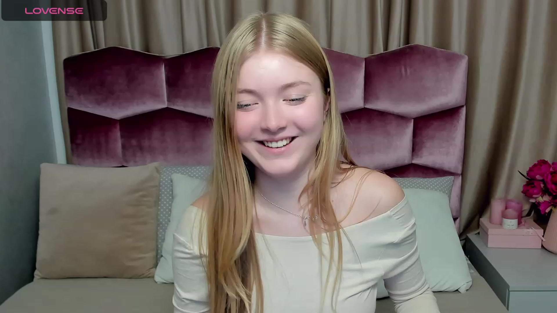 Gallery image thumbnail from HannaWise's myfreecams stream on, 10/20/2023, 12:38 image 10 of 20