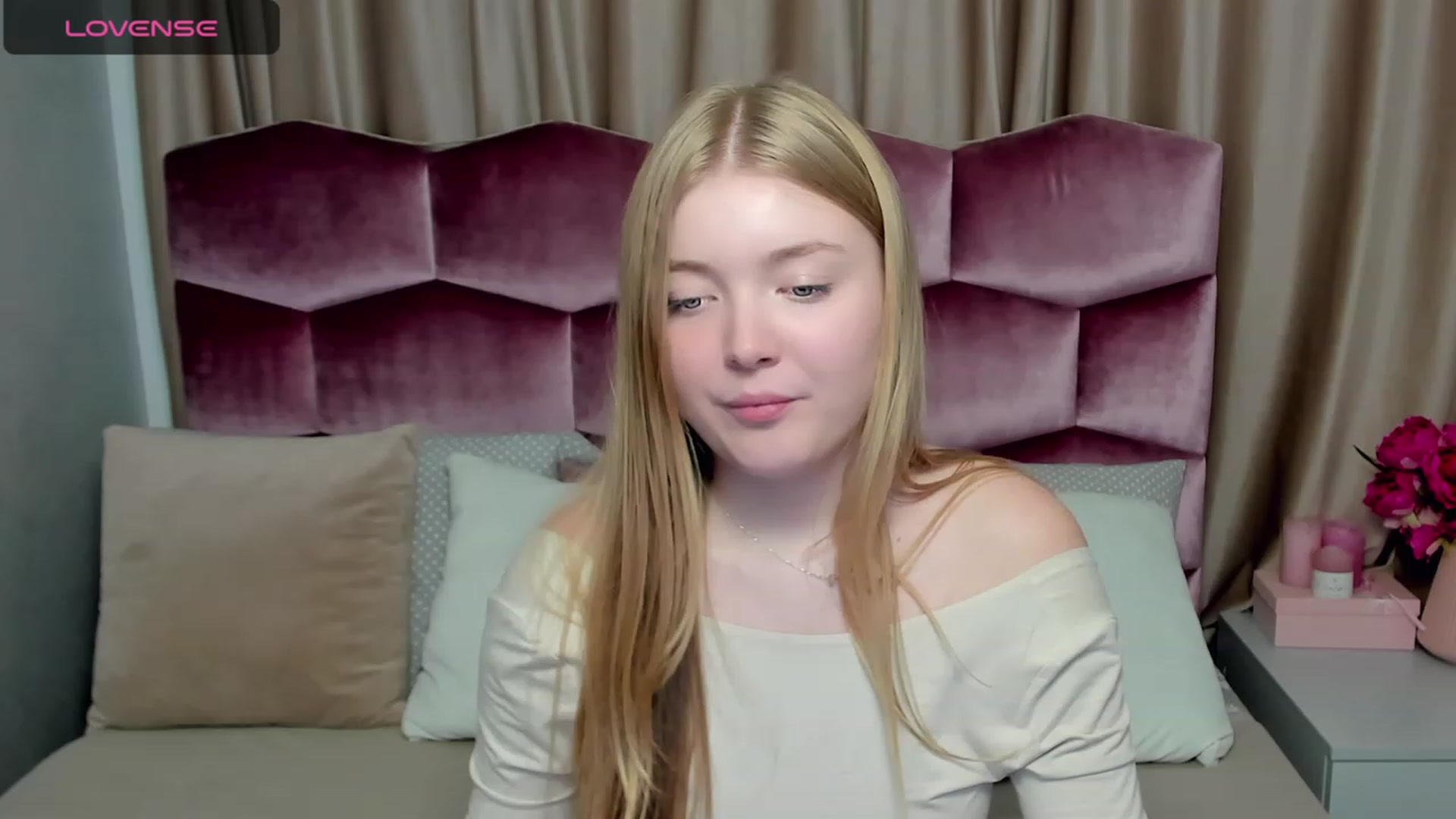 Gallery image thumbnail from HannaWise's myfreecams stream on, 10/20/2023, 12:38 image 9 of 20