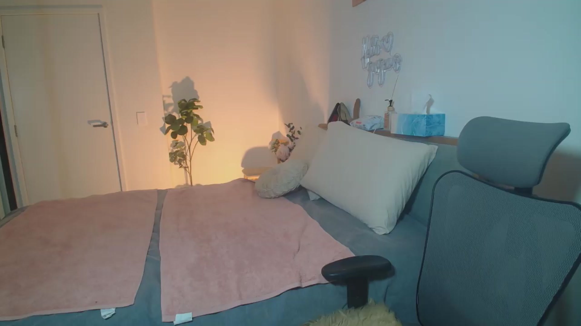 Gallery image thumbnail from Hanna_XX's myfreecams stream on, 08/13/2026, 09:46 image 14 of 20