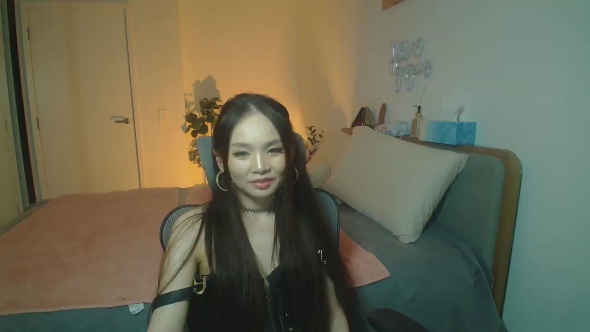 Gallery image thumbnail from Hanna_XX's myfreecams stream on, 08/13/2026, 09:46 image 7 of 20
