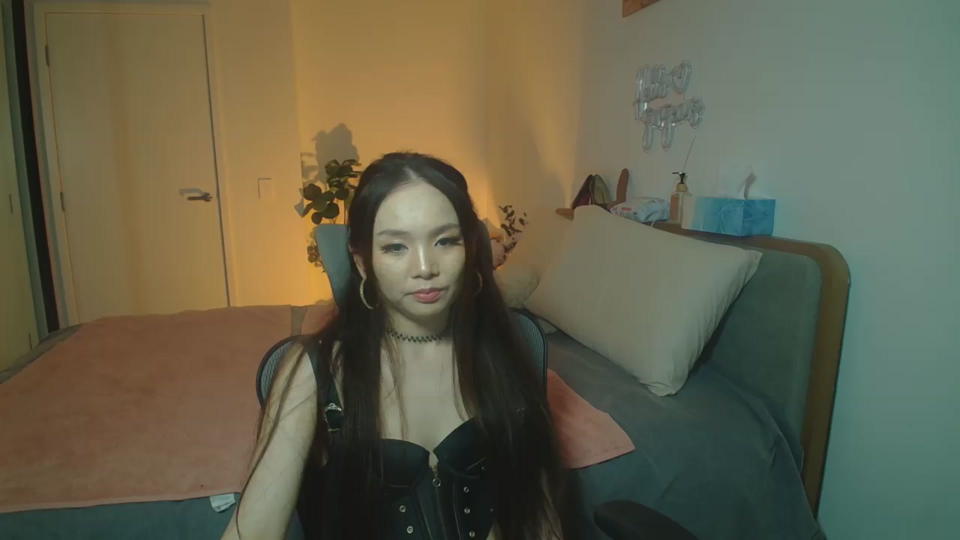 Gallery image thumbnail from Hanna_XX's myfreecams stream on, 08/13/2026, 09:46 image 6 of 20